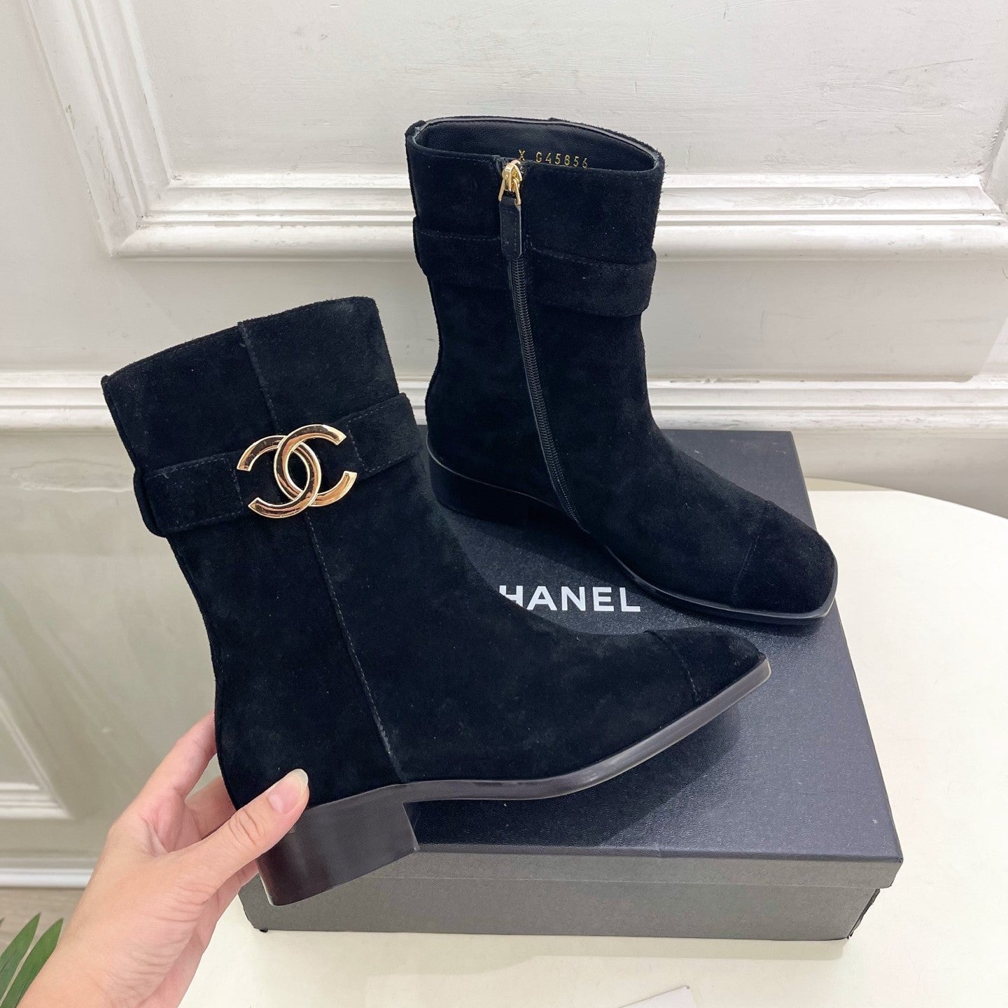 CC 26s Turn-Lock Ankle Boots Black Suede 946906