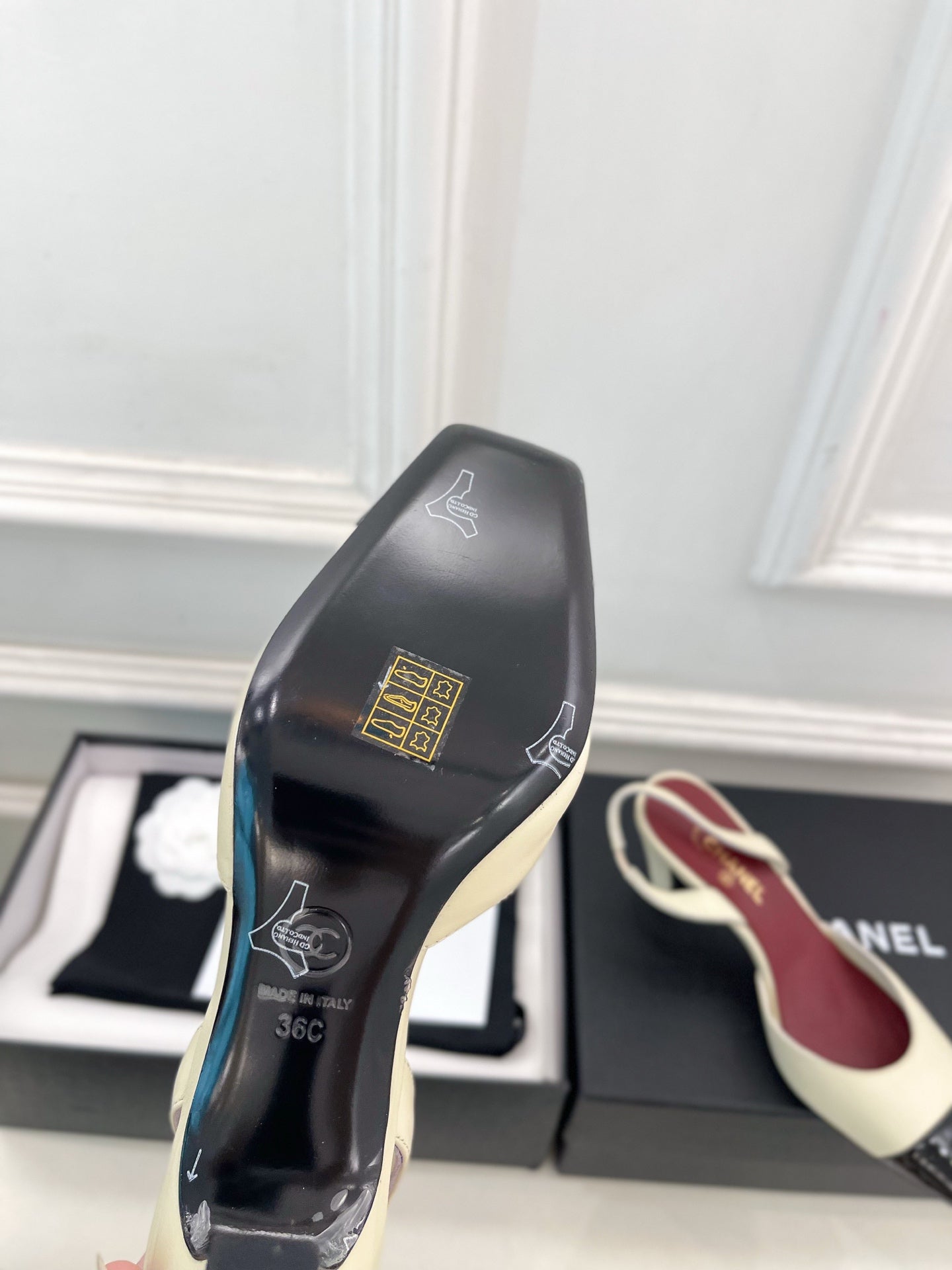CC 26s Square Toe Slingback 6.5cm Black Cream Leather 946910