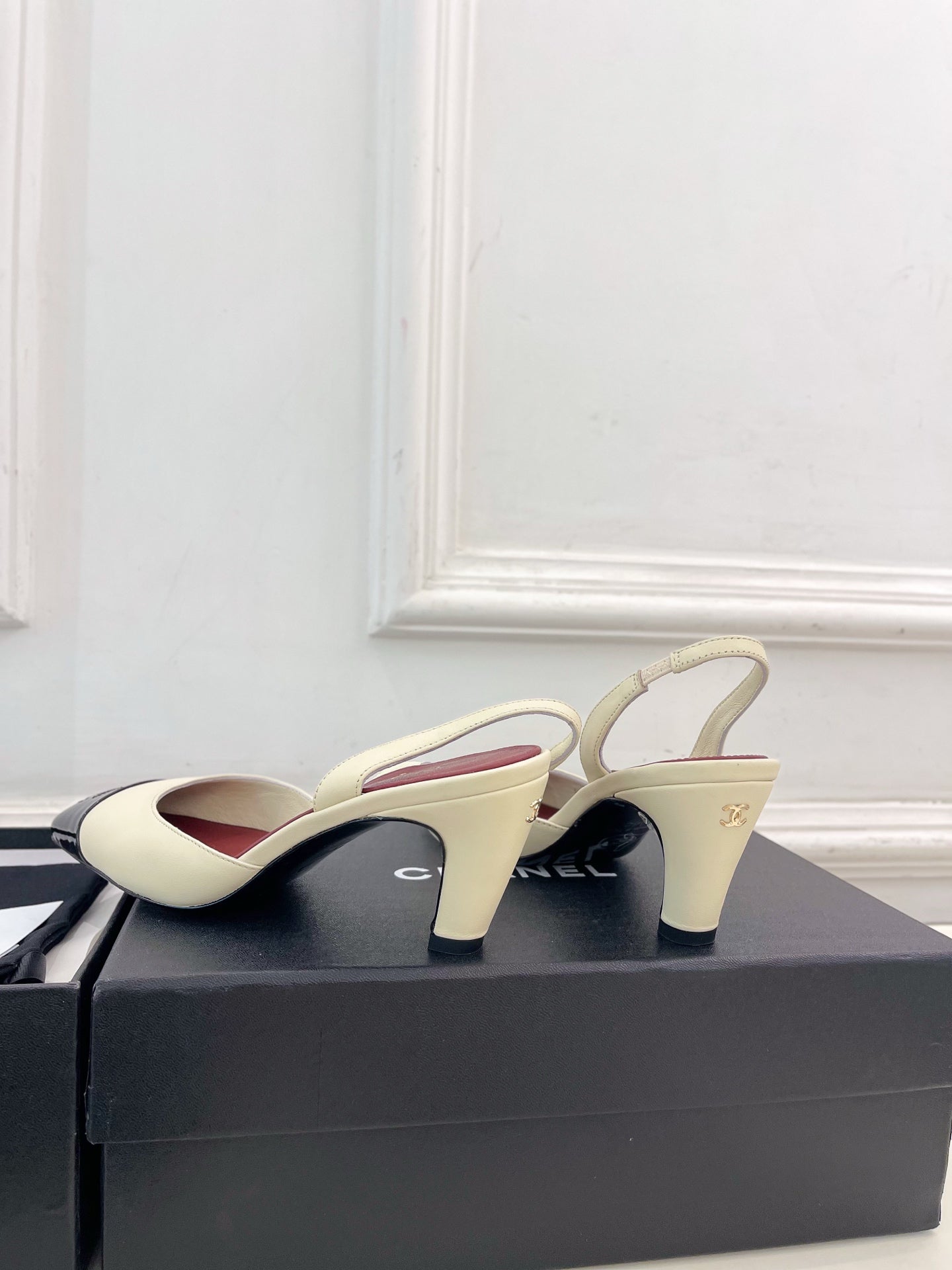 CC 26s Square Toe Slingback 6.5cm Black Cream Leather 946910
