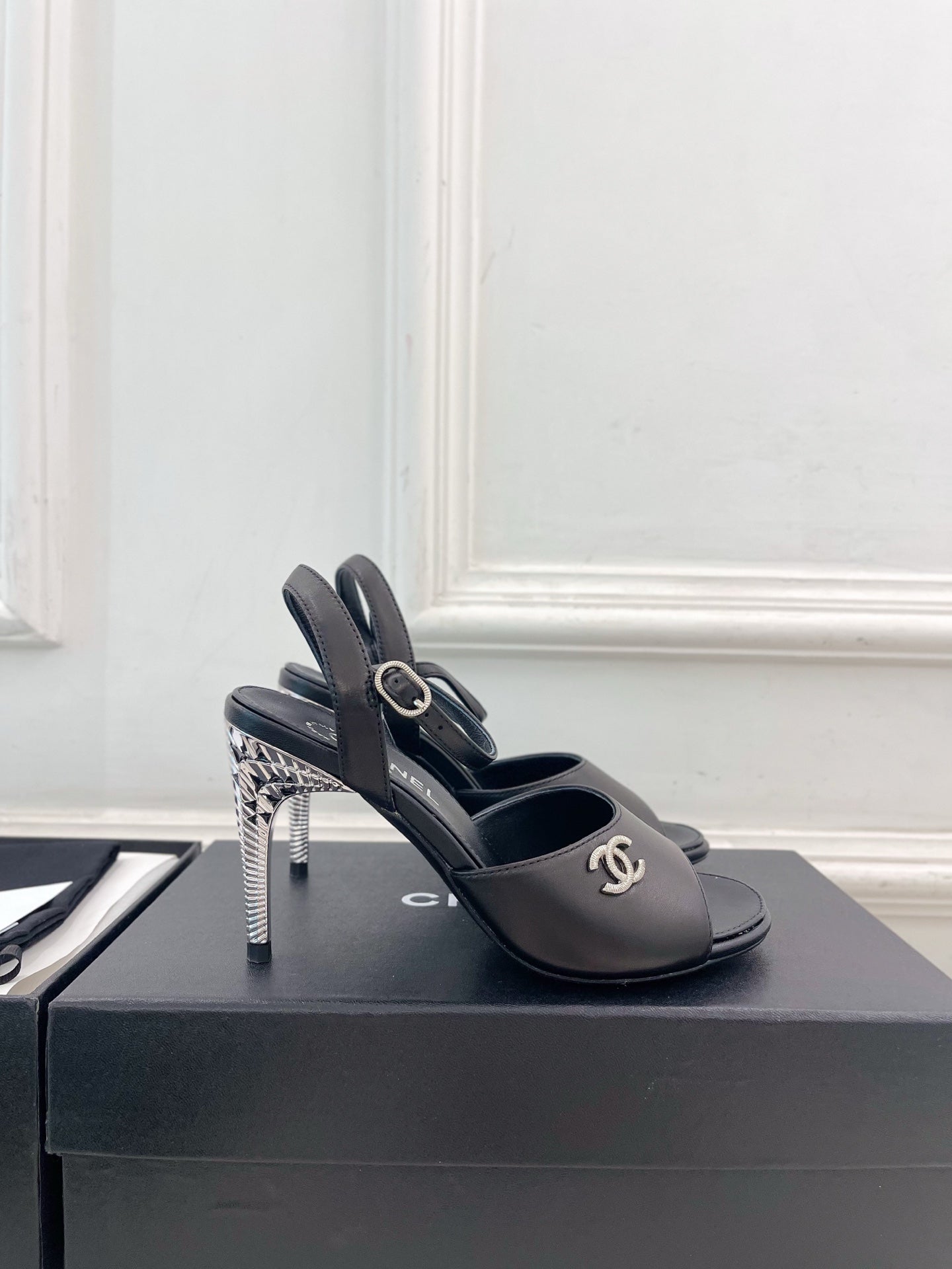 CC 26s Métiers d'Art Mary Jane Sandals 9cm Black Leather 946926
