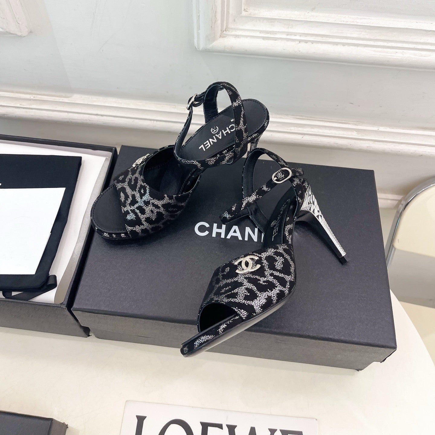 CC 26s Métiers d'Art Mary Jane Sandals 9cm Sliver Leopard Glitter Fabric Leather 946928
