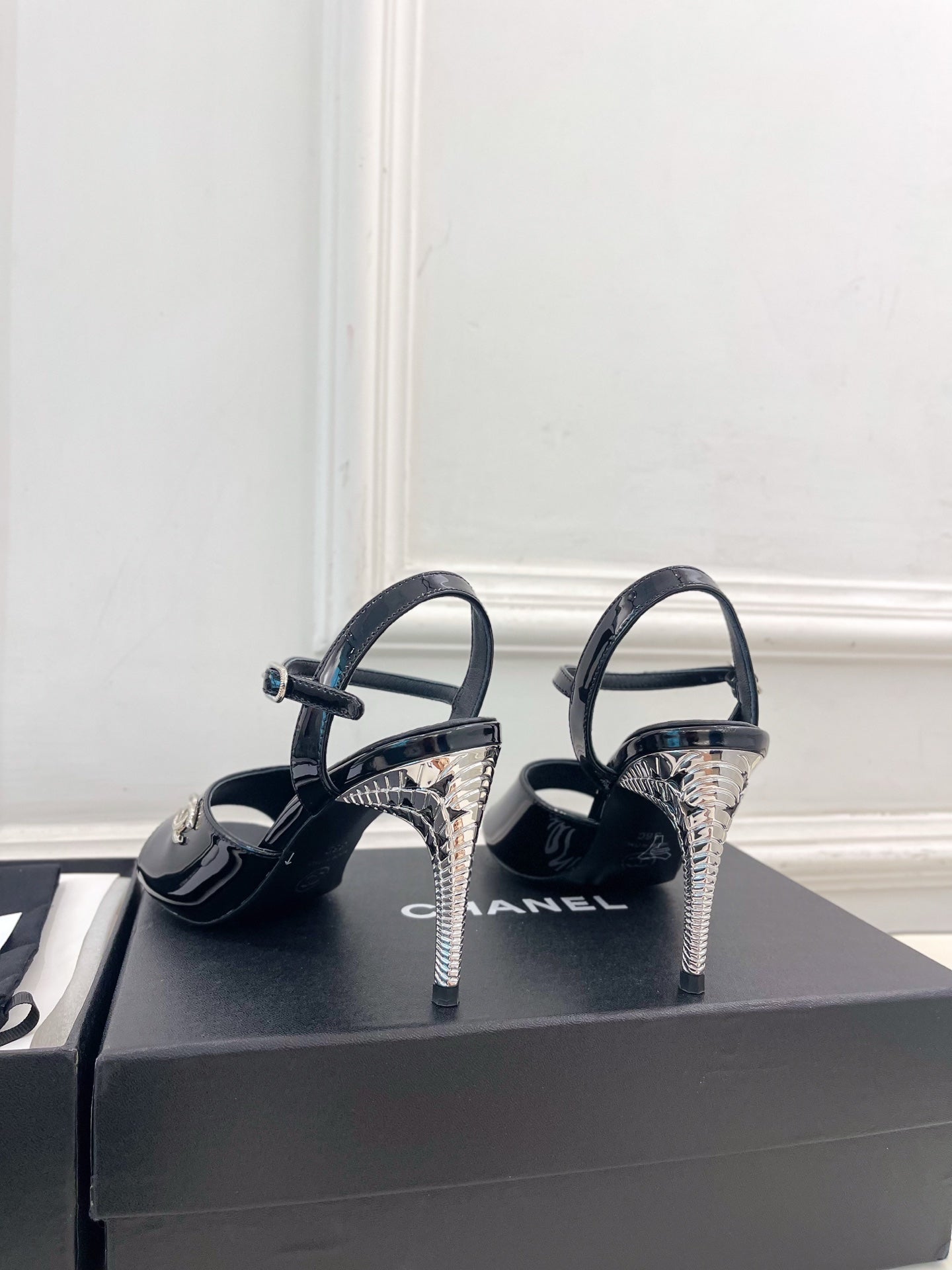 CC 26s Métiers d'Art Mary Jane Sandals 9cm Black Patent Leather 946926