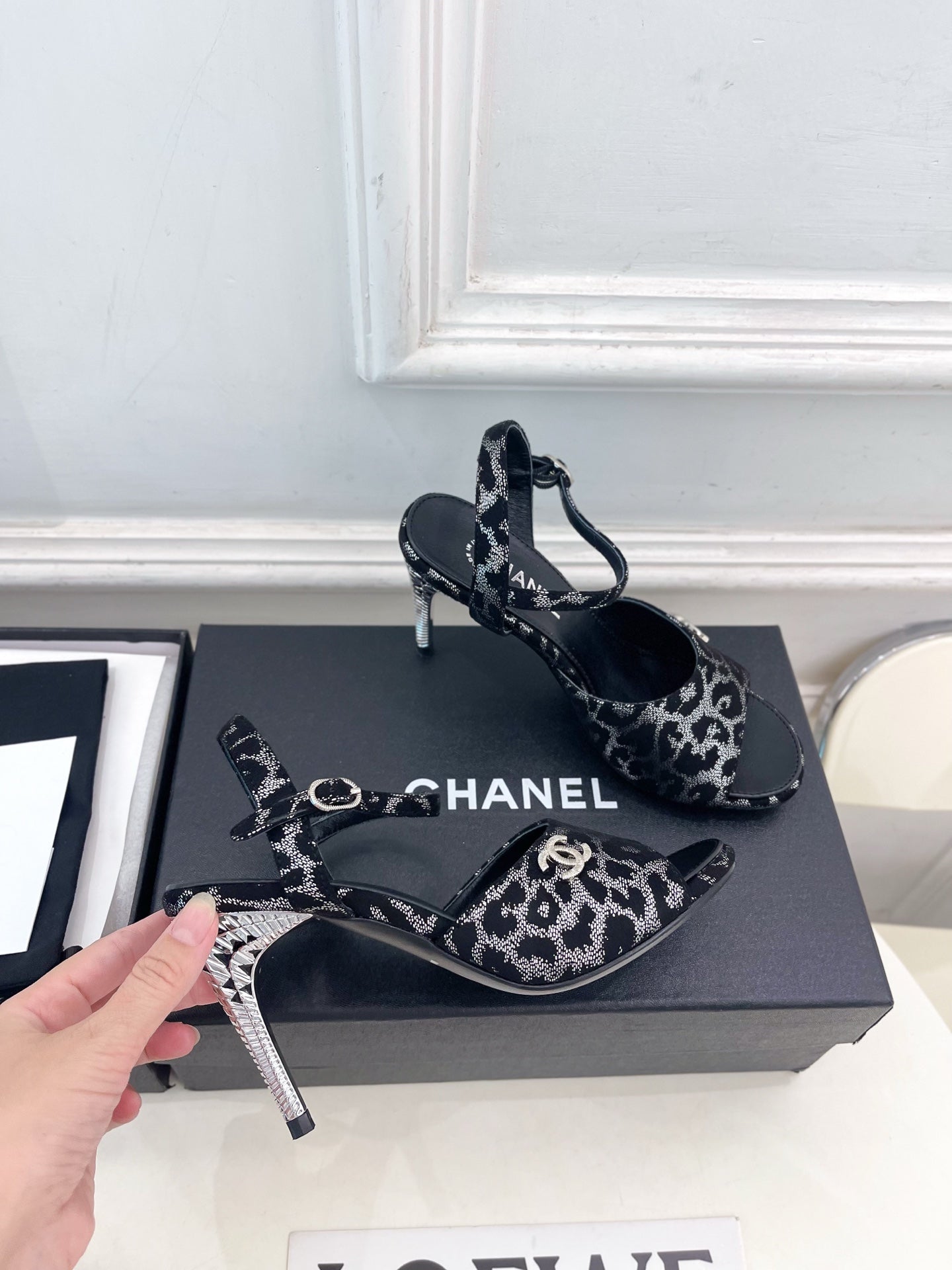 CC 26s Métiers d'Art Mary Jane Sandals 9cm Sliver Leopard Glitter Fabric Leather 946928