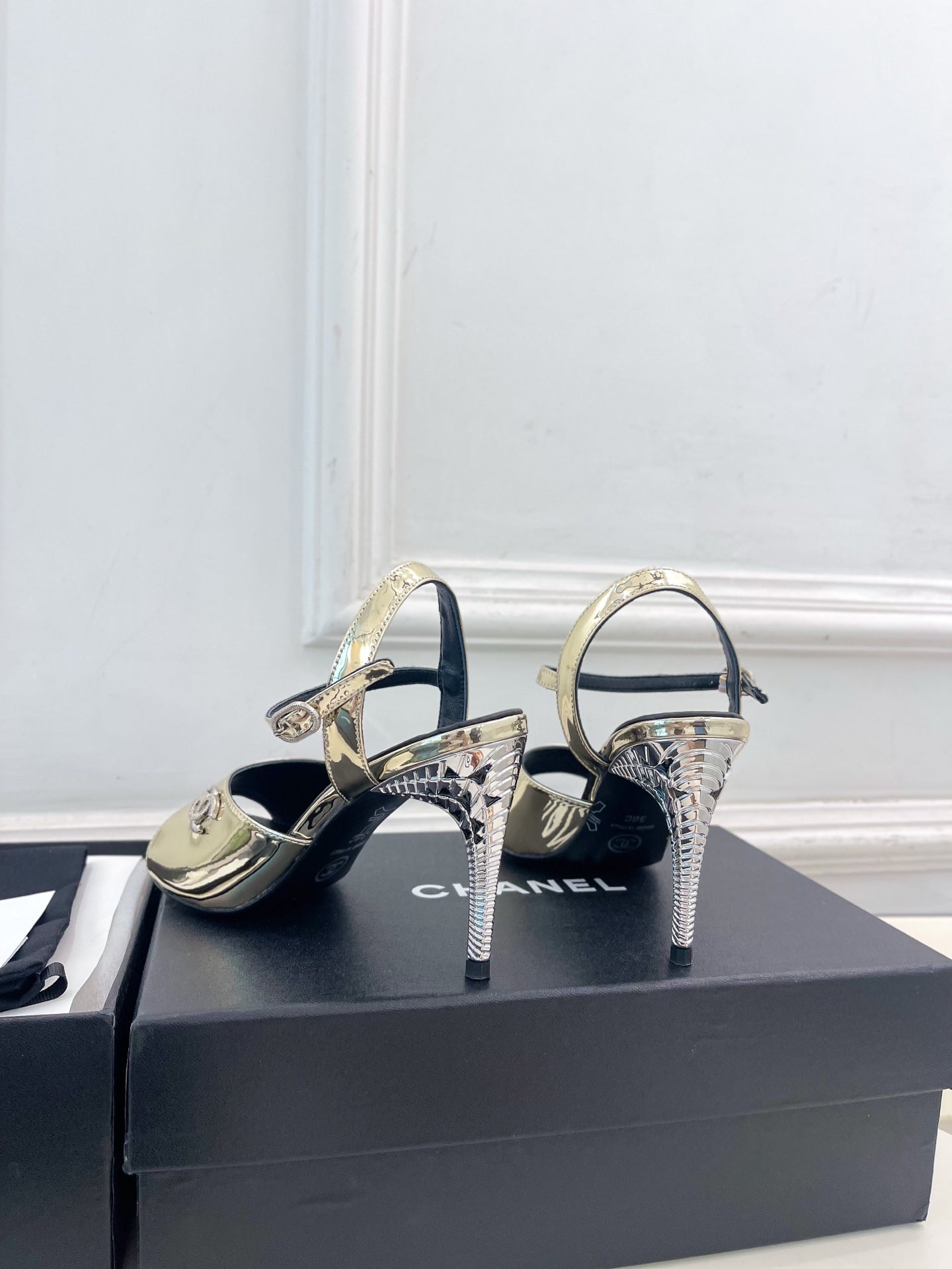 CC 26s Métiers d'Art Mary Jane Sandals 9cm Light Gold Patent Leather 946931