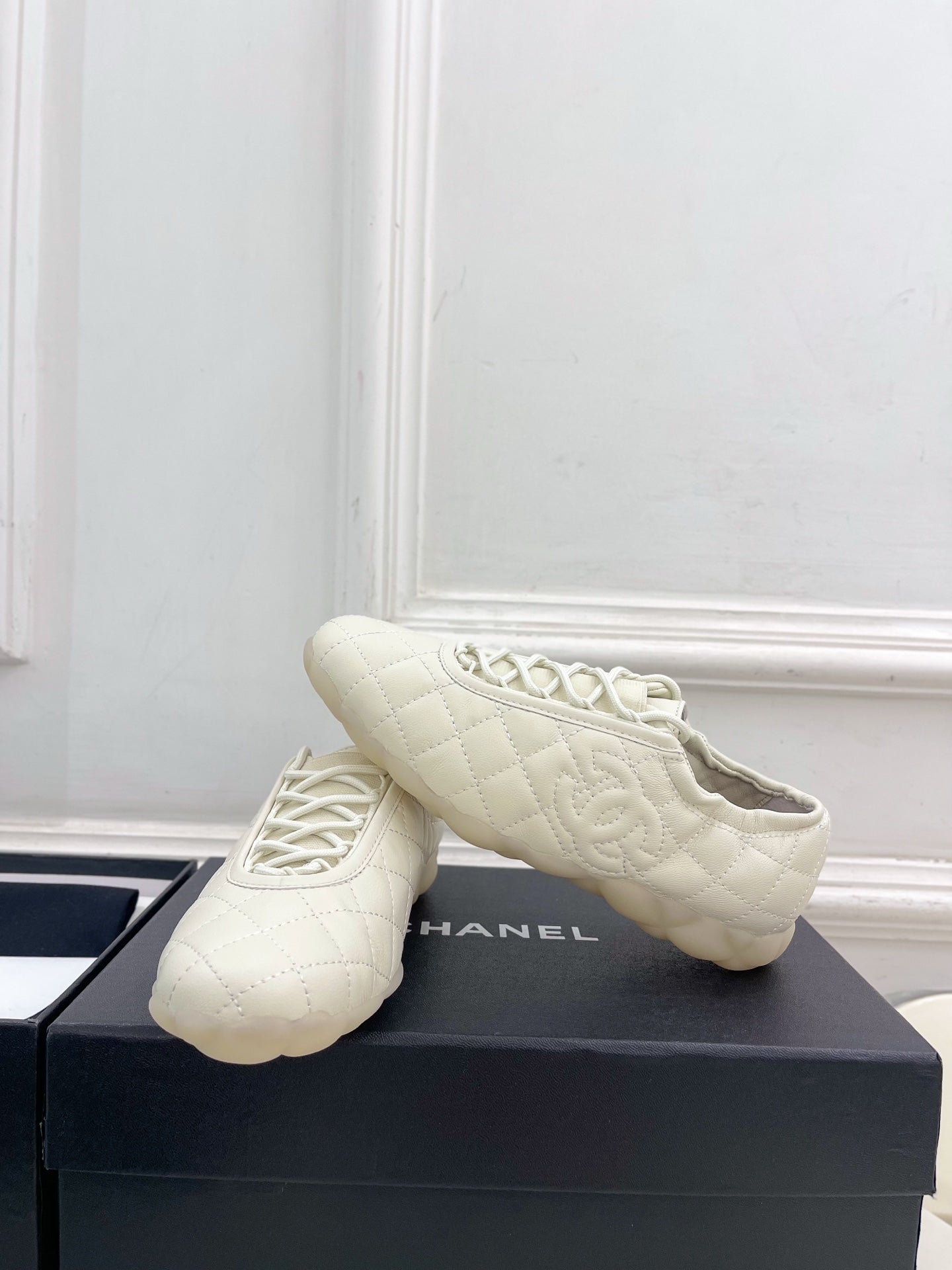 CC 26s Sneakers Cream Quilted Lambskin 946989