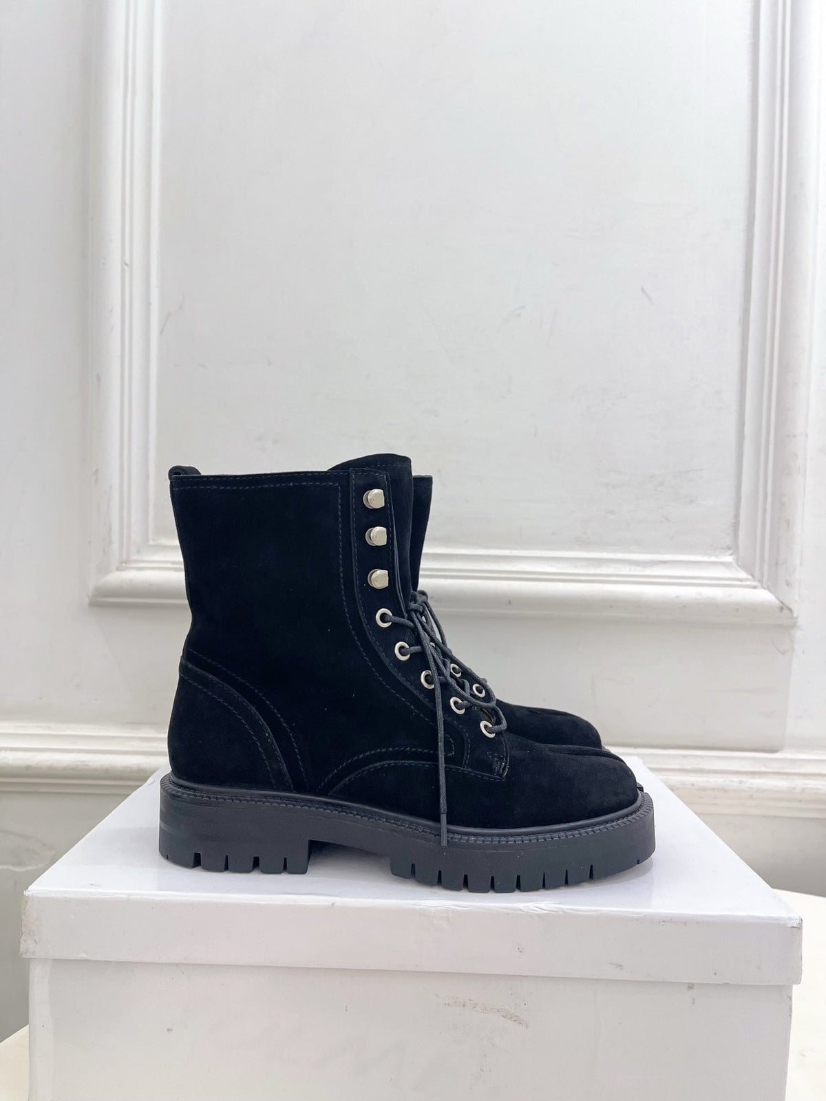 MM Tabi Lace Up Boots Black Suede 112263