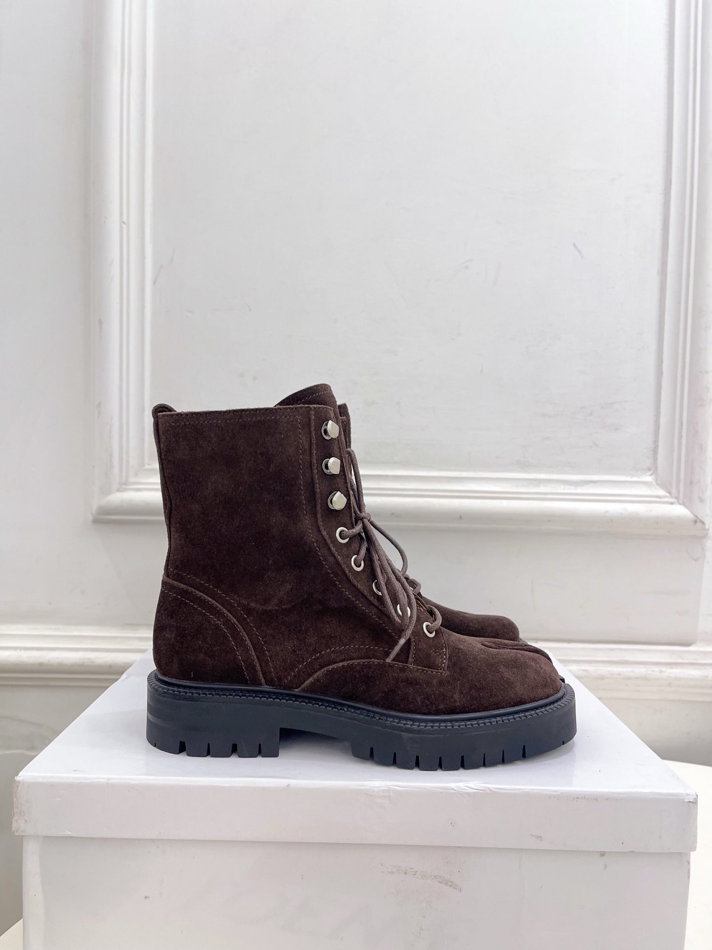 MM Tabi Lace Up Boots Dark Brown Suede 112264