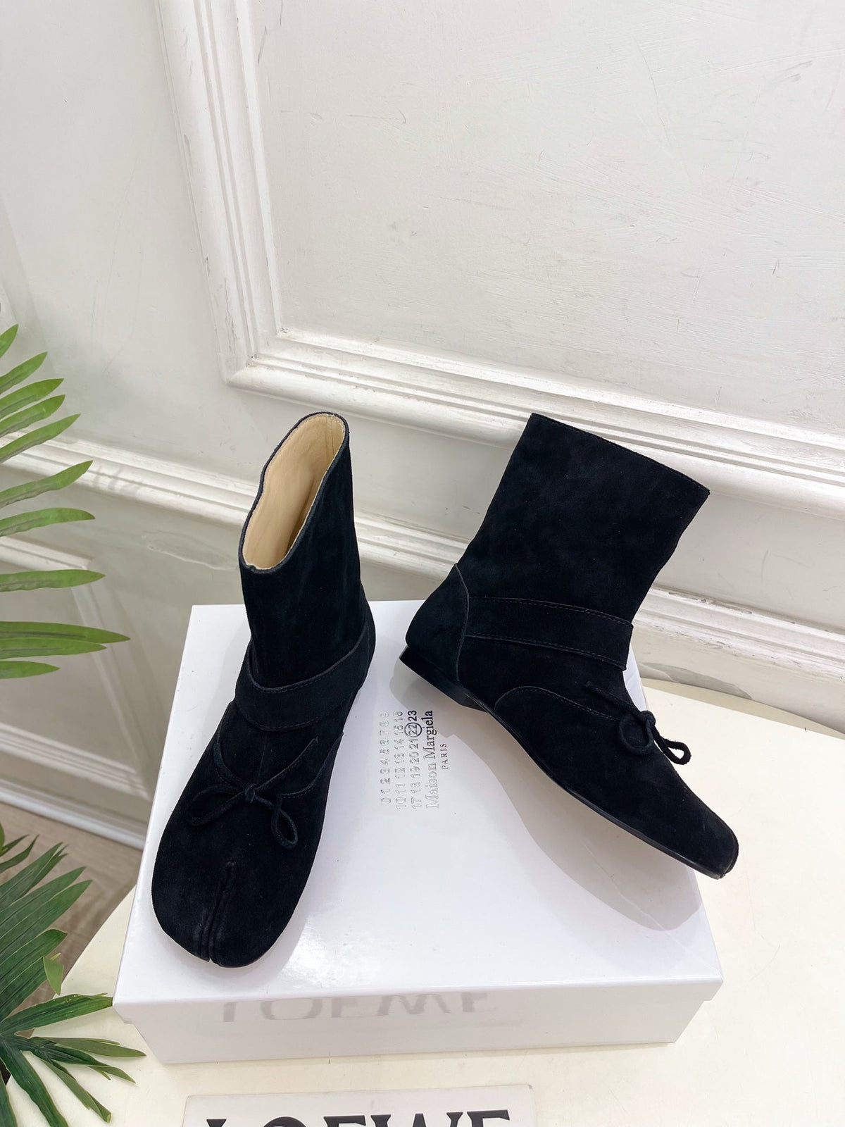 MM Tabi Ankle Boots Black Suede 112266