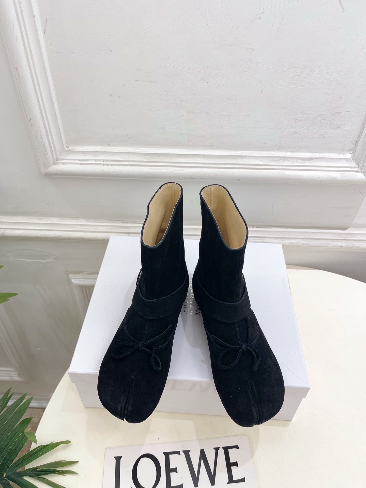 MM Tabi Ankle Boots Black Suede 112266