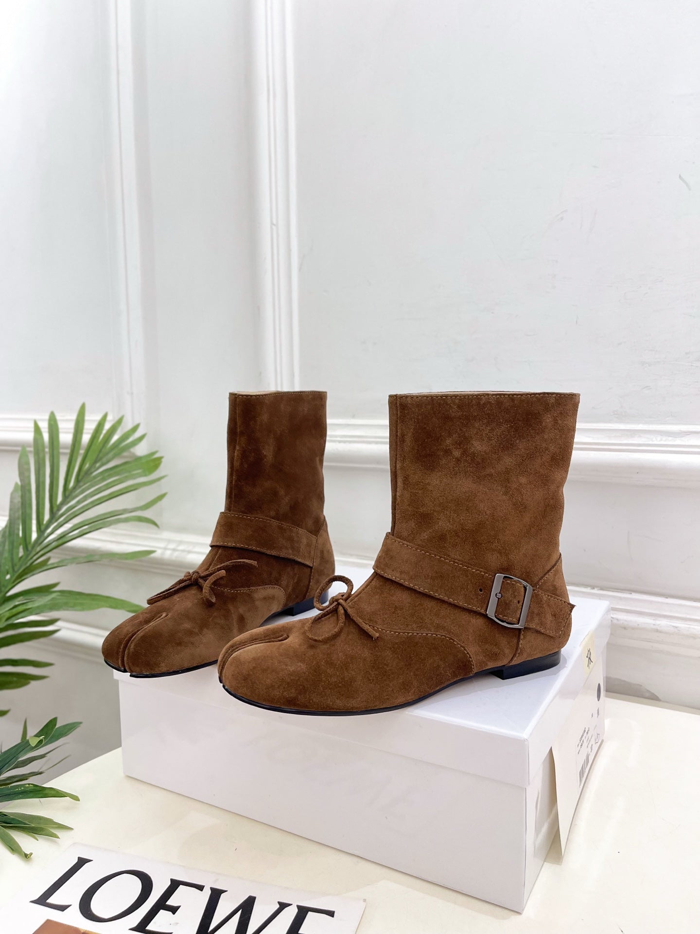 MM Tabi Ankle Boots Tan Suede 112268