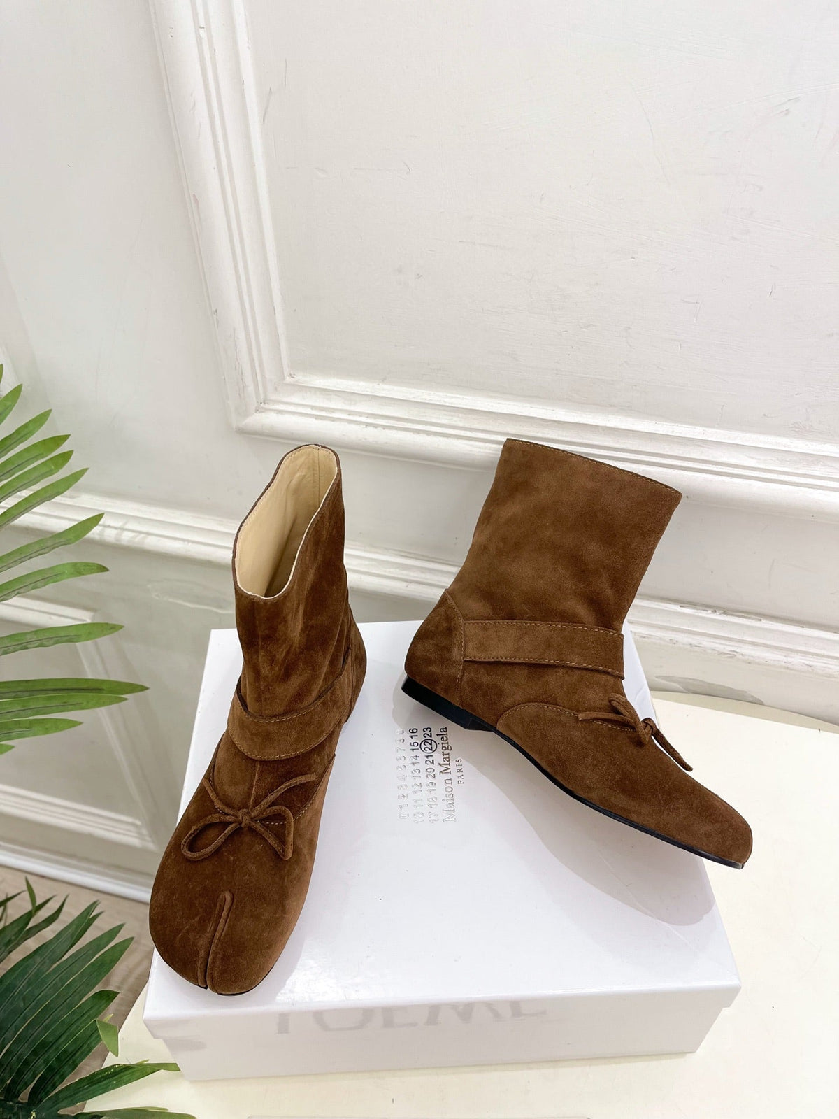 MM Tabi Ankle Boots Tan Suede 112268