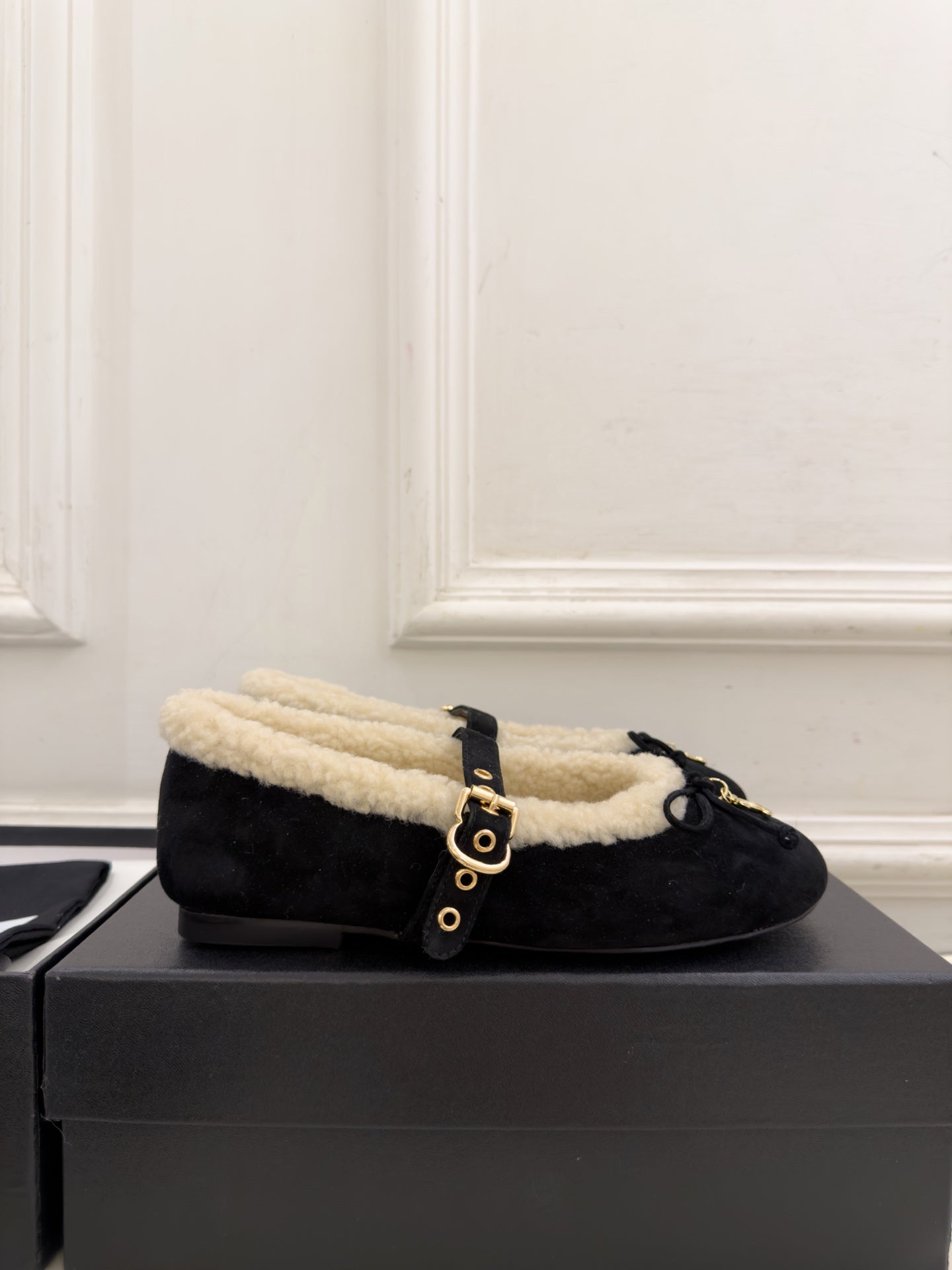 CC 26s Mary Jane Black Suede Shearling 111927