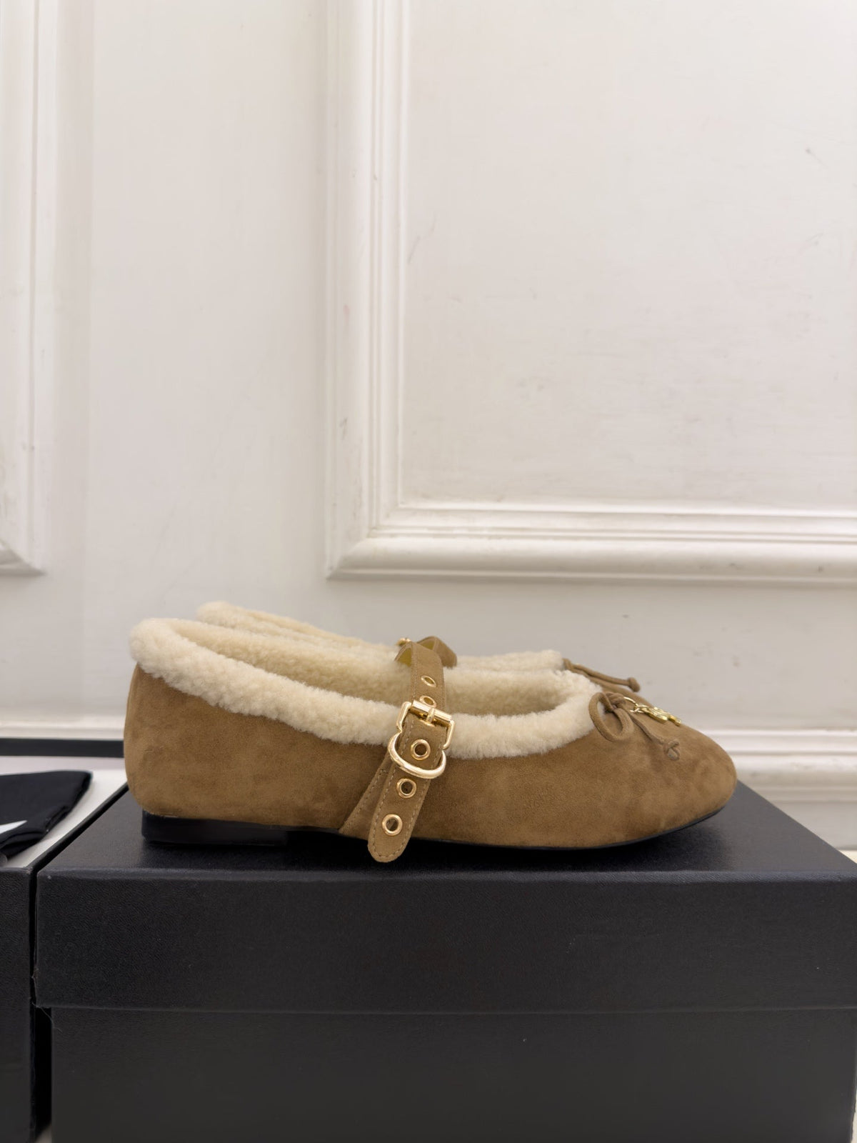 CC 26s Mary Jane Tan Suede Shearling 111930