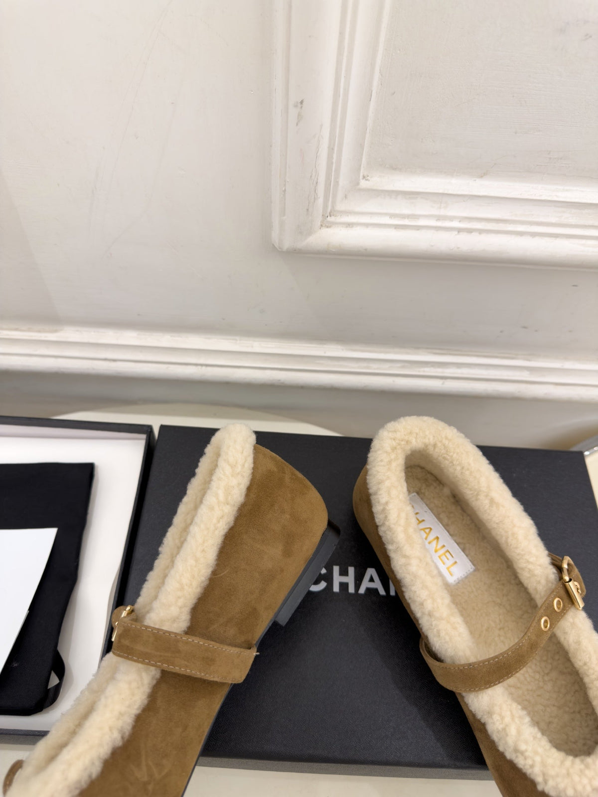CC 26s Mary Jane Tan Suede Shearling 111930