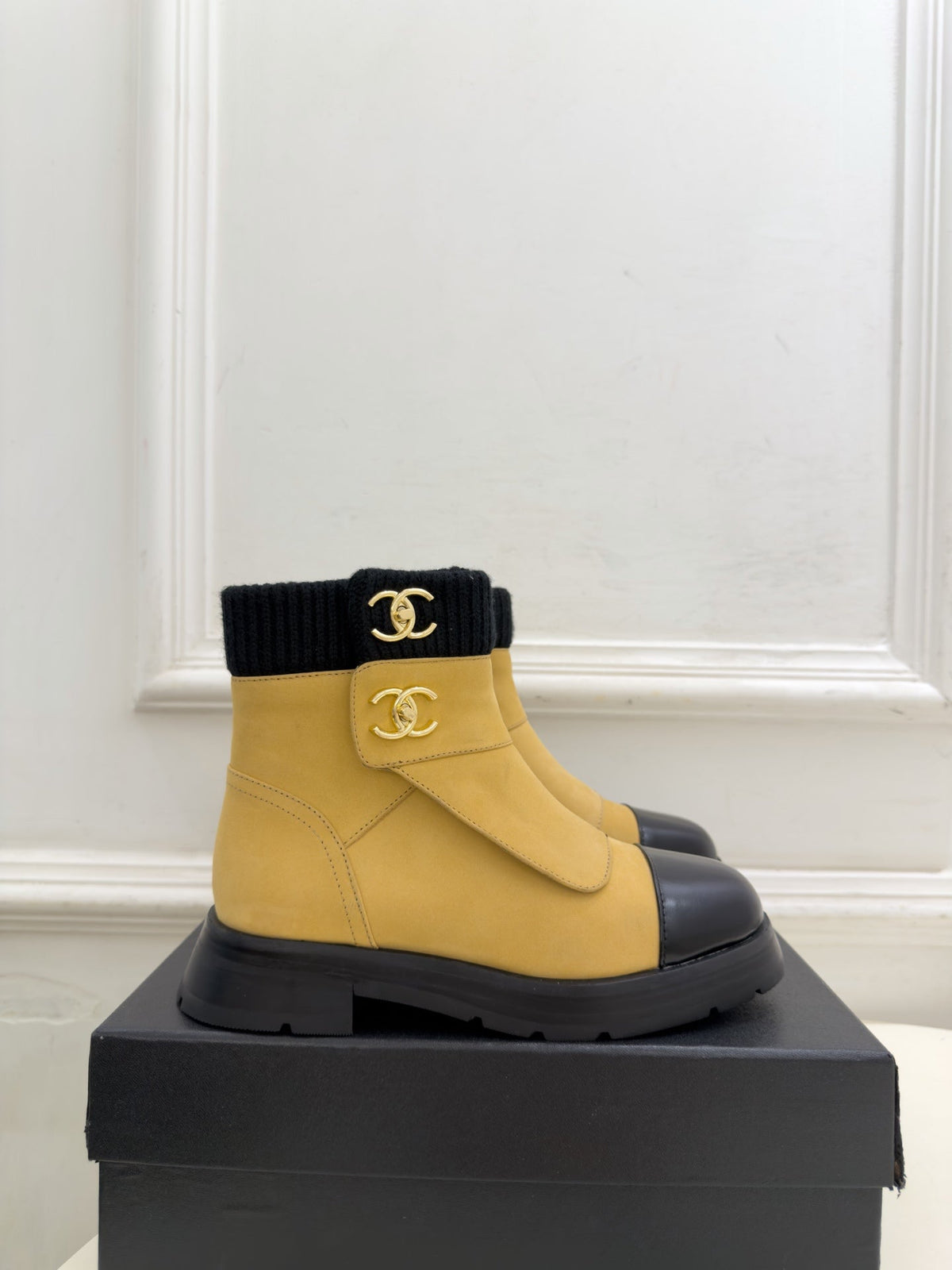 CC 26s Ankle Boots Yellow/Black Suede/Knit 164809