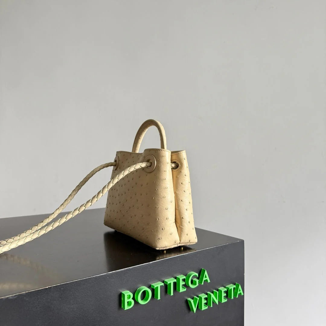 Bottega Veneta 2026 Andiamo Bag 20.5cm Light Butterscotch Ostrich Leather 137038