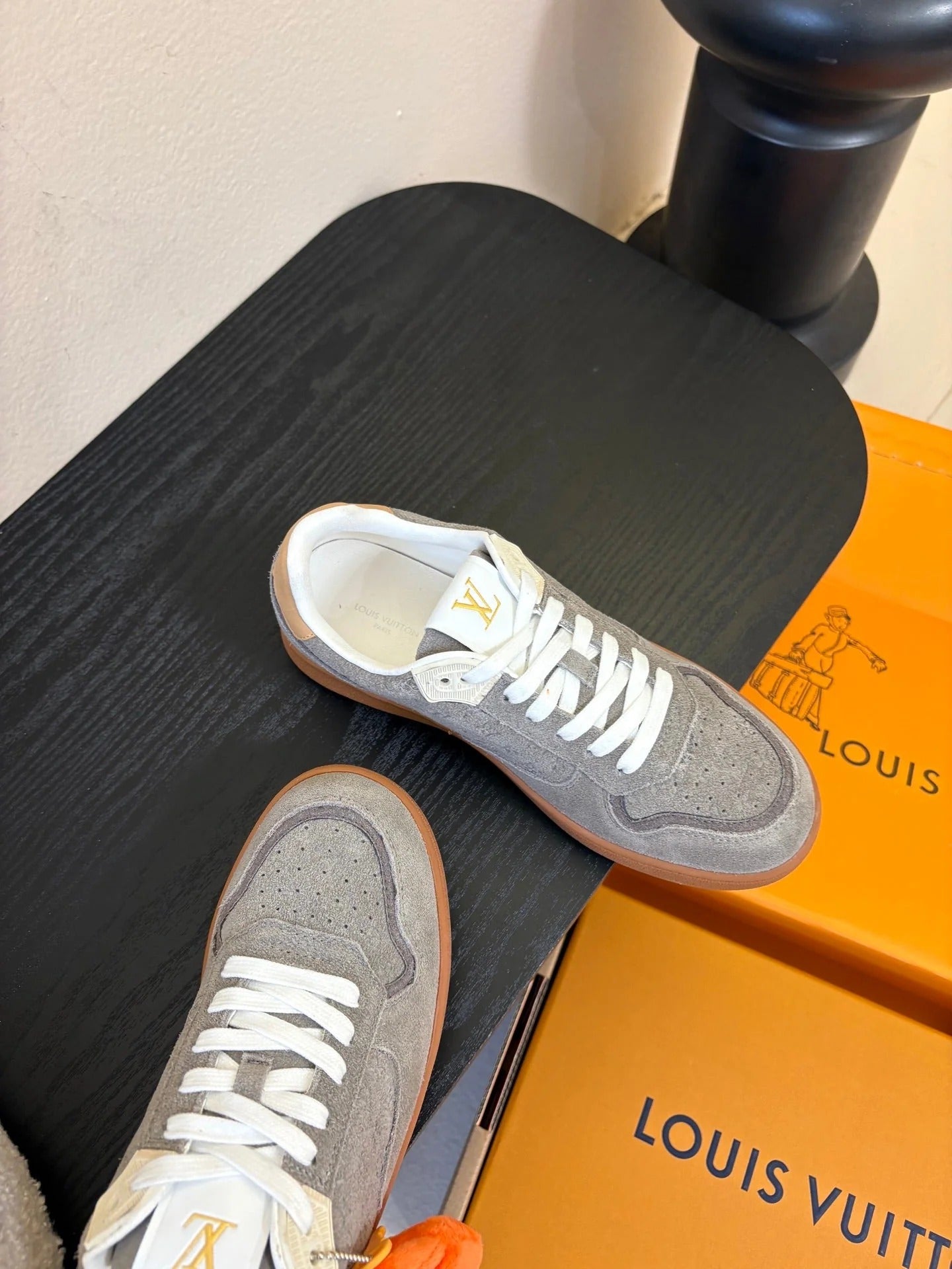 LV 26ss Lagoon Sneaker Gray Suede 627298