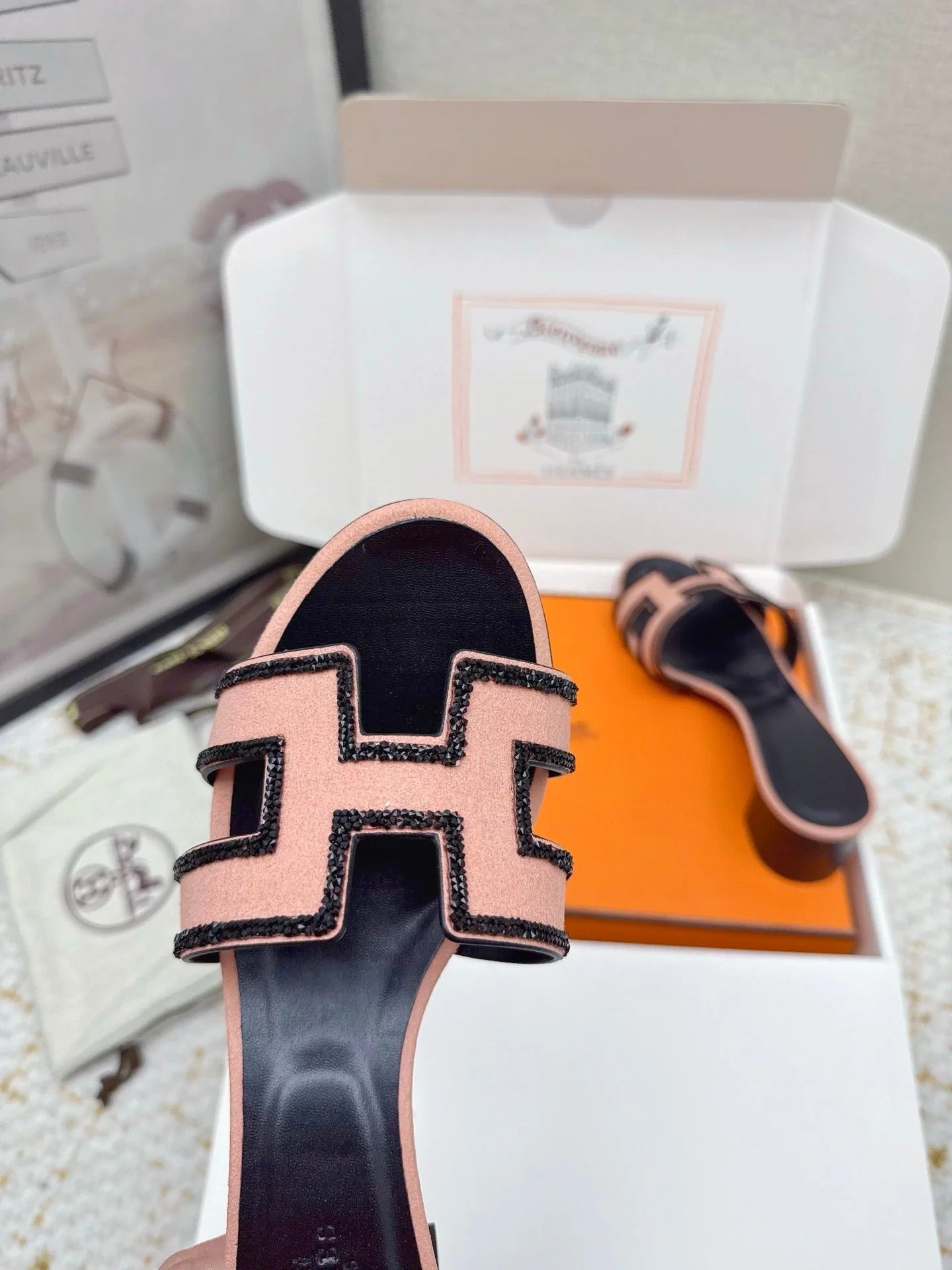 HM 26ss Oran Sandals 50 Light Pink Black Sheepskin Rhinestone 625235