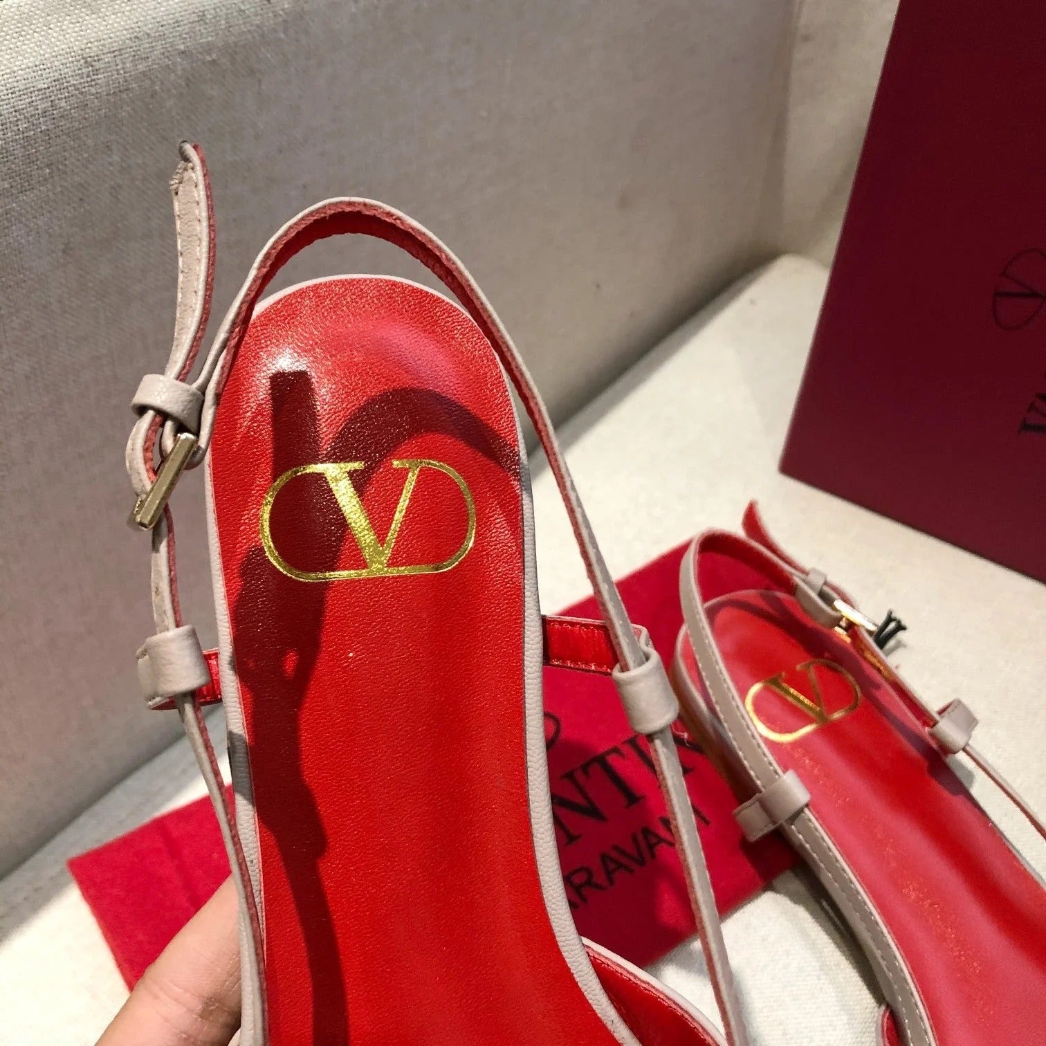 VLOGO SIGNATURE CREPE PINK CALFSKIN FLAT SLINGBACK PUMP