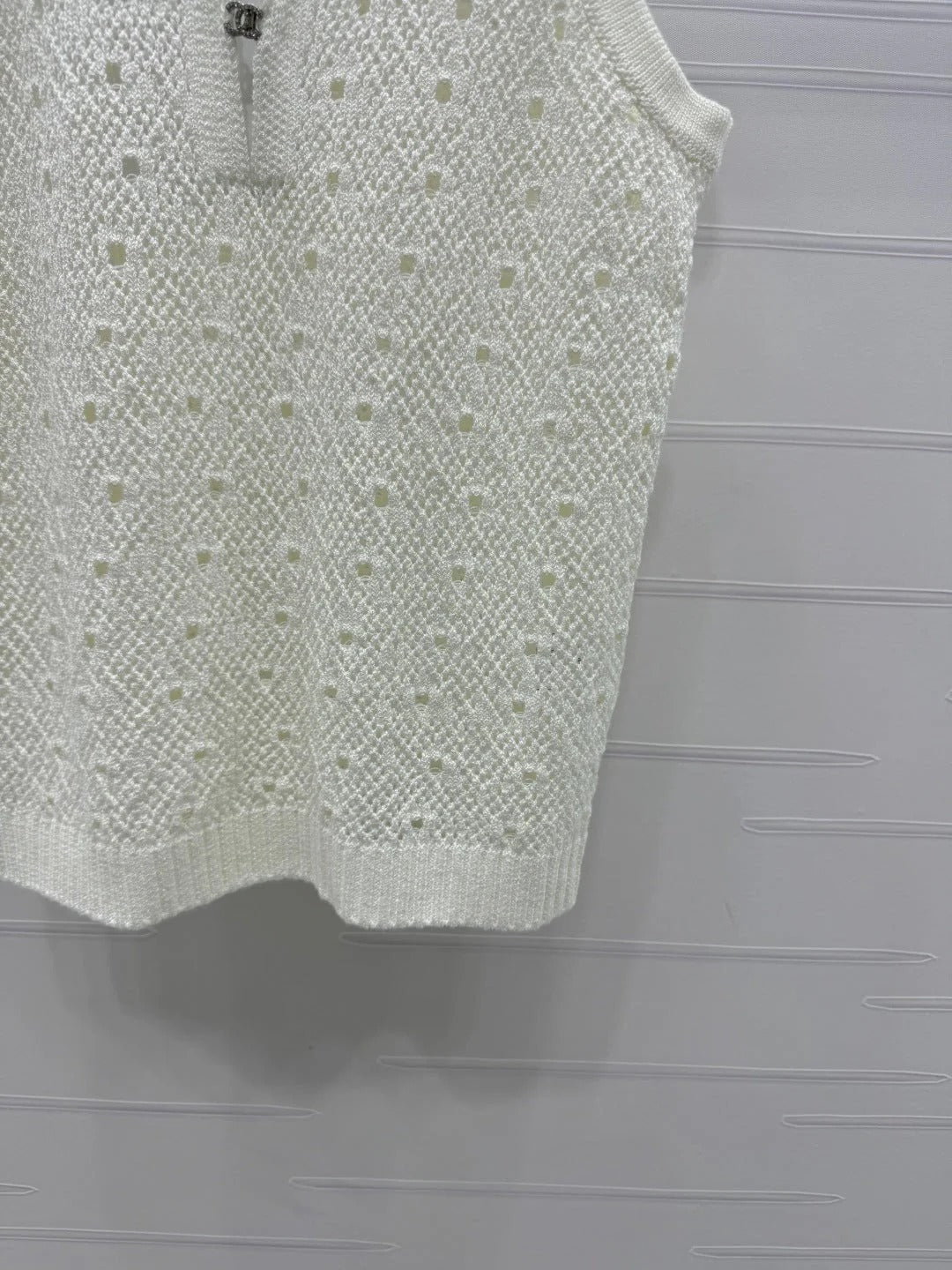 CHANEL SLEEVELESS OPEN-KNIT VEST 274858