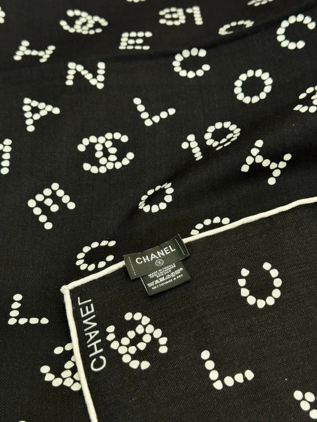 CHANEL 25S SCARF 135 CM IN CASHMERE SILK 943694