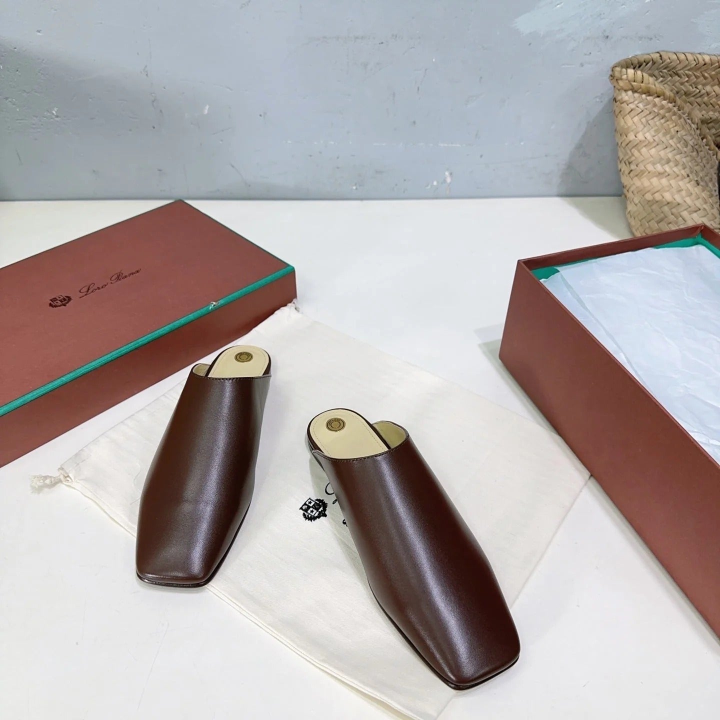 FLAT BUBBLE IN BROWN LAMBSKIN