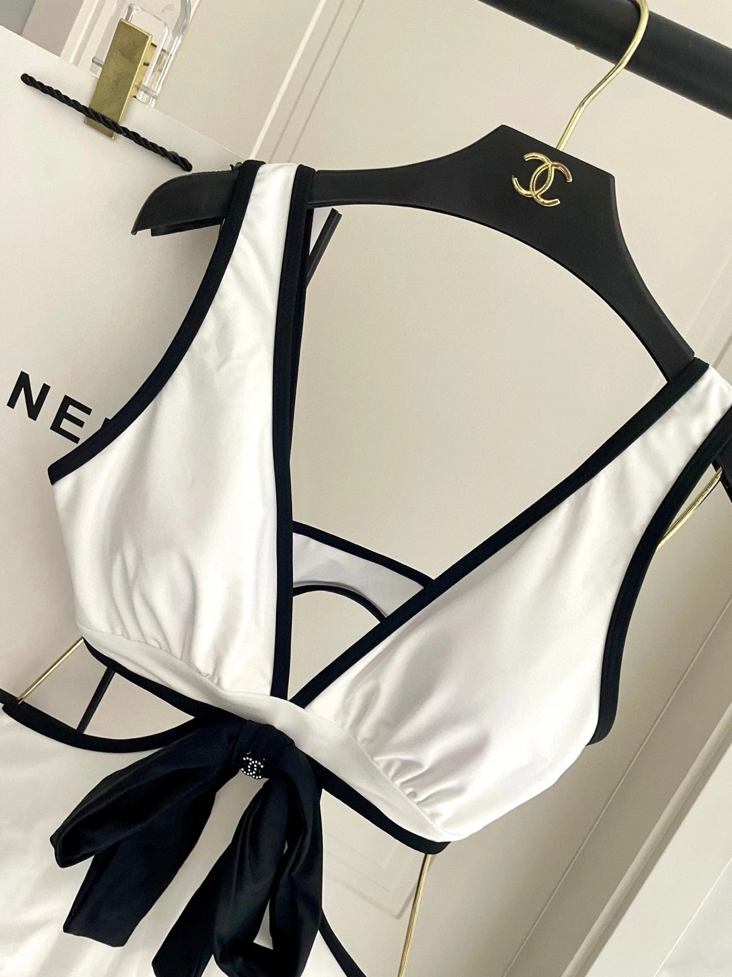 CC BIKINI SWIMSUIT SET IN WHITE AND BOW BLACK 622186