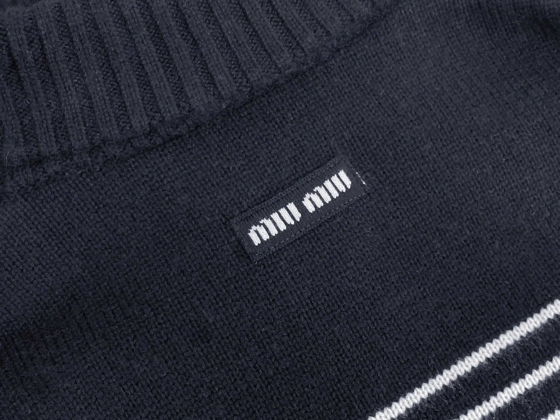 MIUMIU ZIP-UP KNIT SWEATER STYLE 69