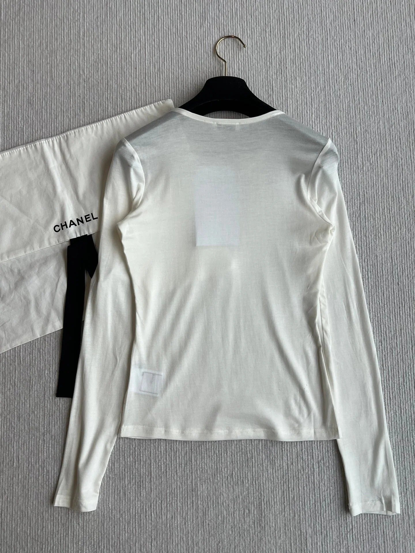 CHANEL LONG-SLEEVE T-SHIRT STYLE 28