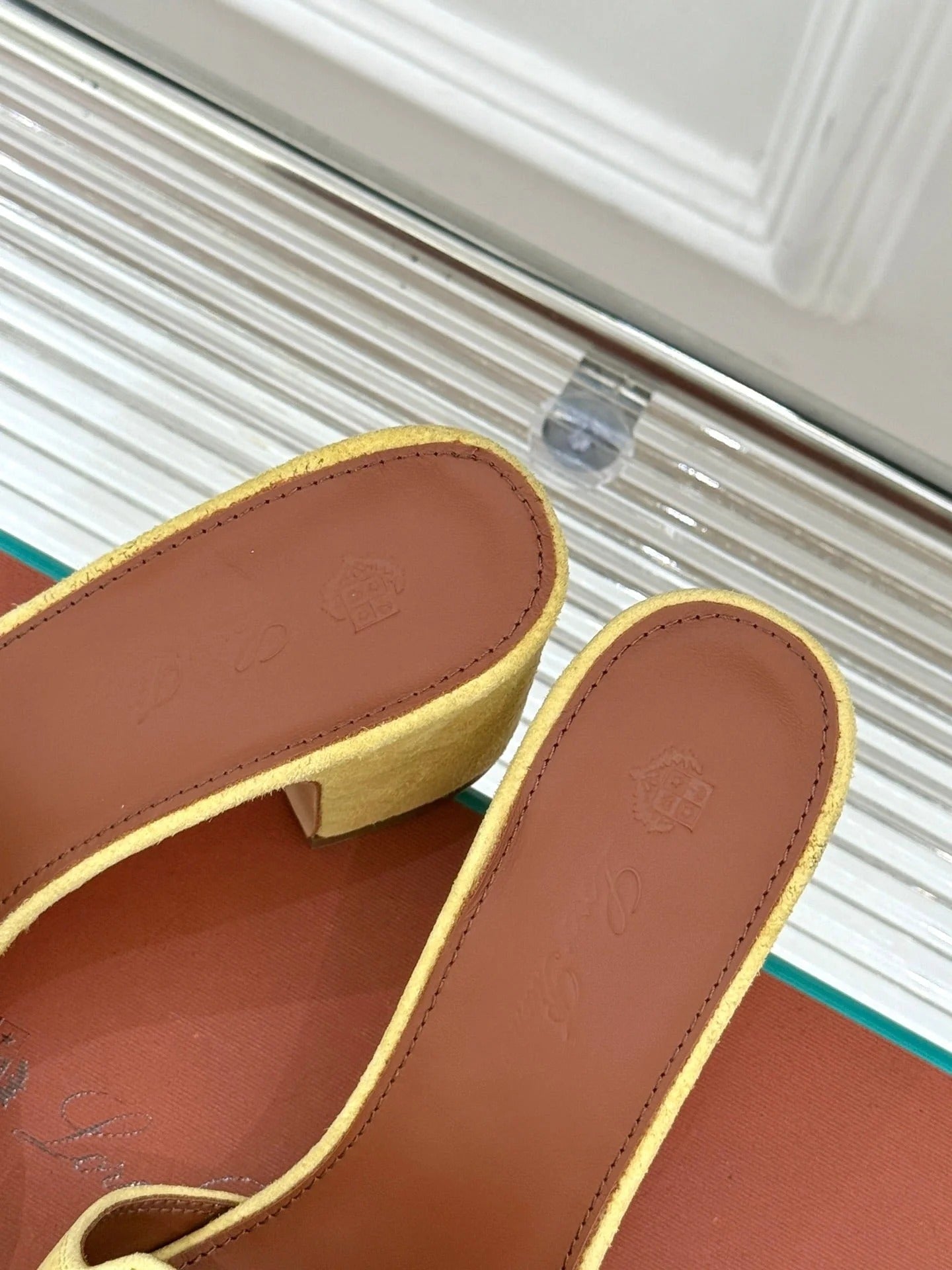 HIGH HEELS IN YELLOW SUEDE AND LAMBSKIN
