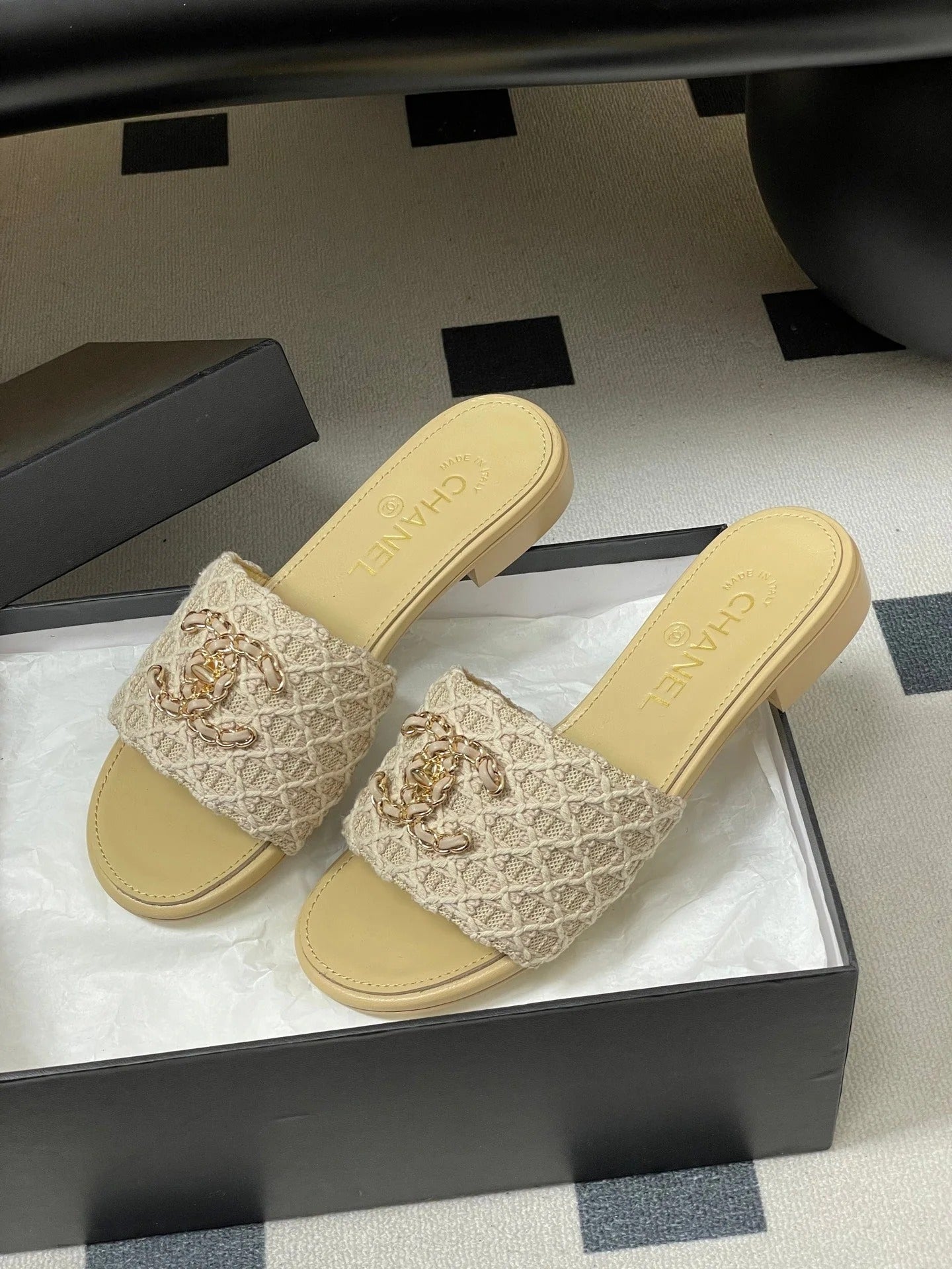 CC 26s Flat Slippers Beige Fabric Sheepskin 649490