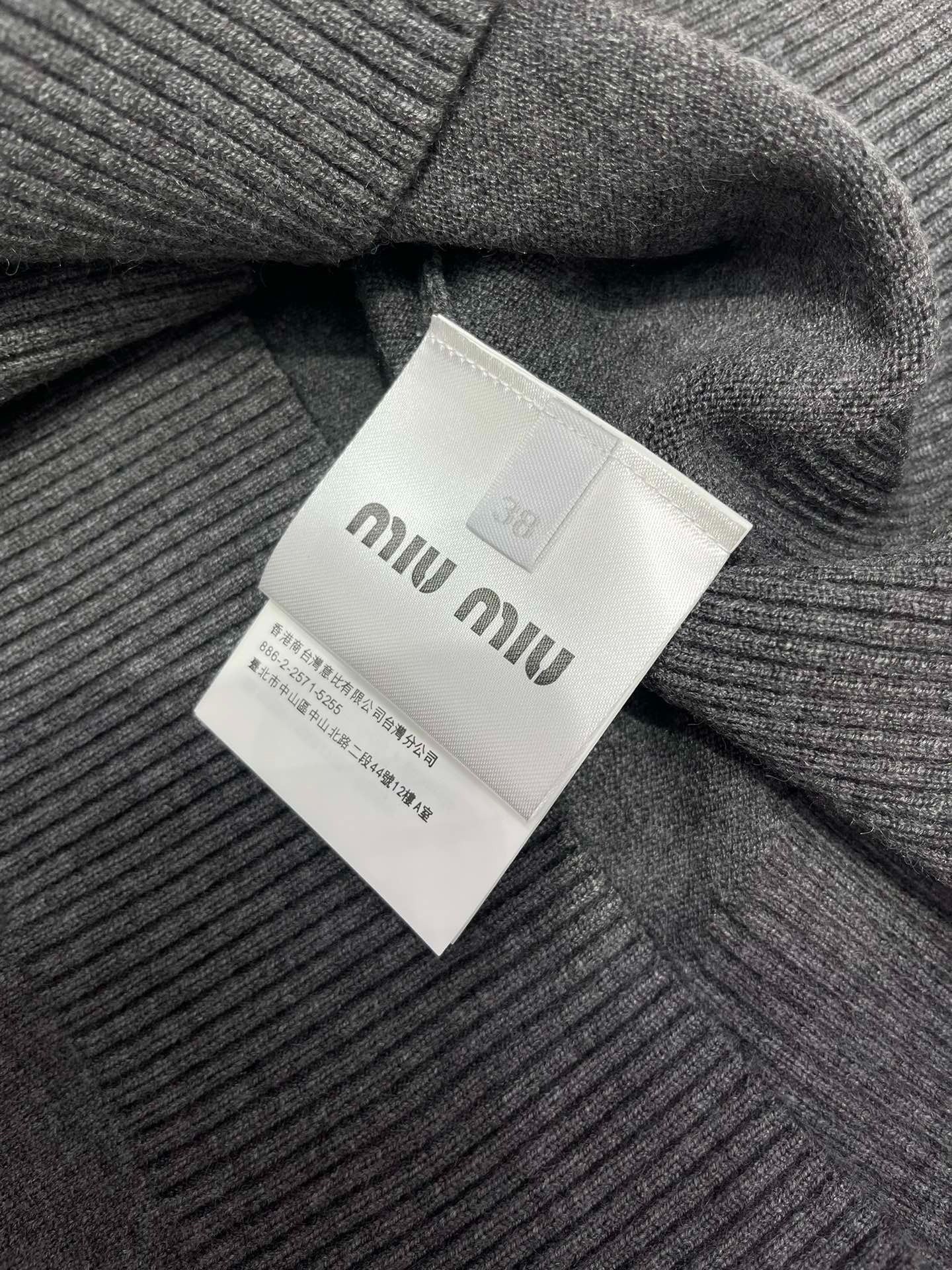 MIUMIU CARDIGAN STYLE 261