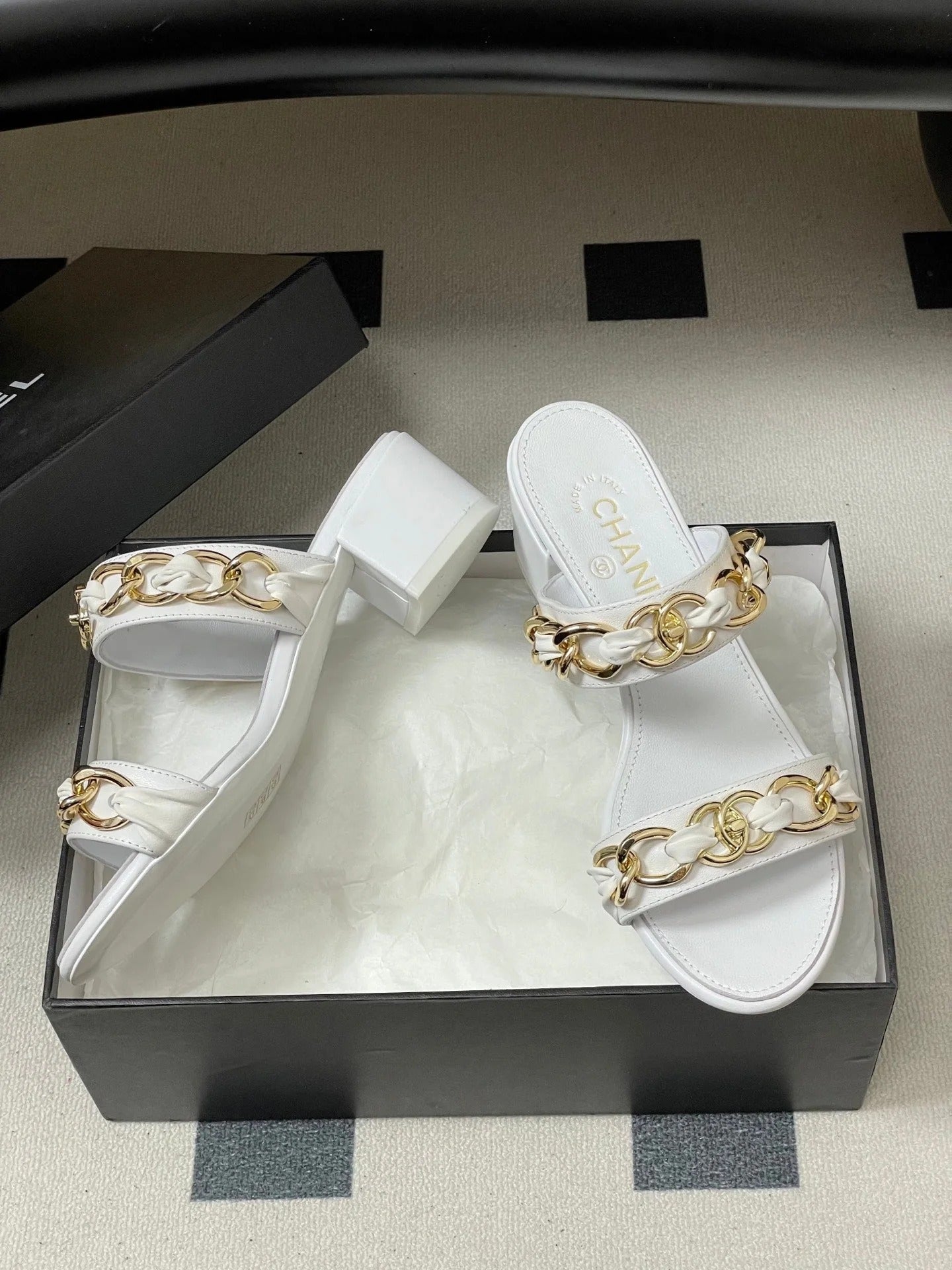 CC 26s Chunky Heels Sandals 55 White Sheepskin 649470