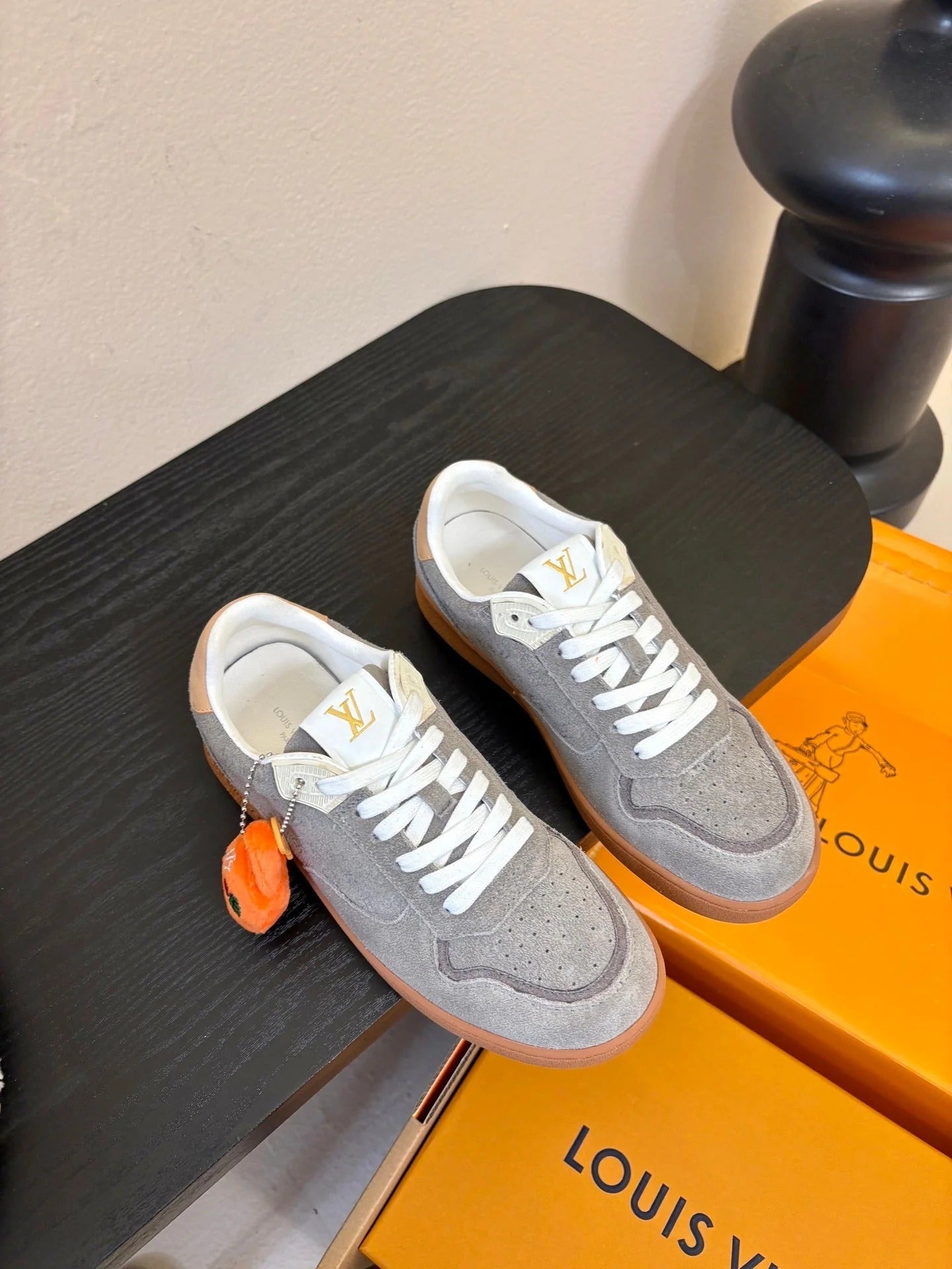 LV 26ss Lagoon Sneaker Gray Suede 627298