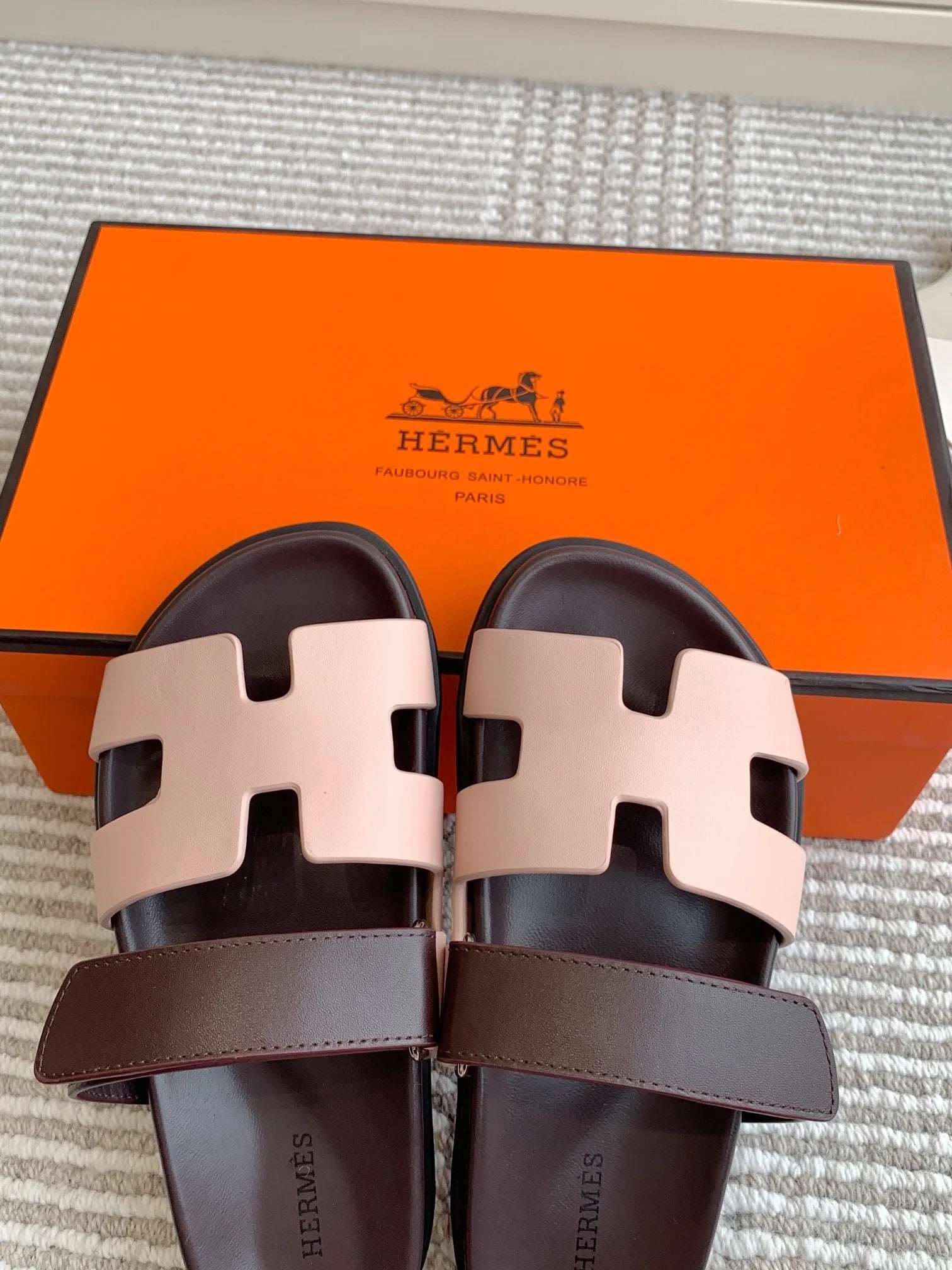 Hermes 2026 Chypre Sandal Two-tone Calfskin 982191