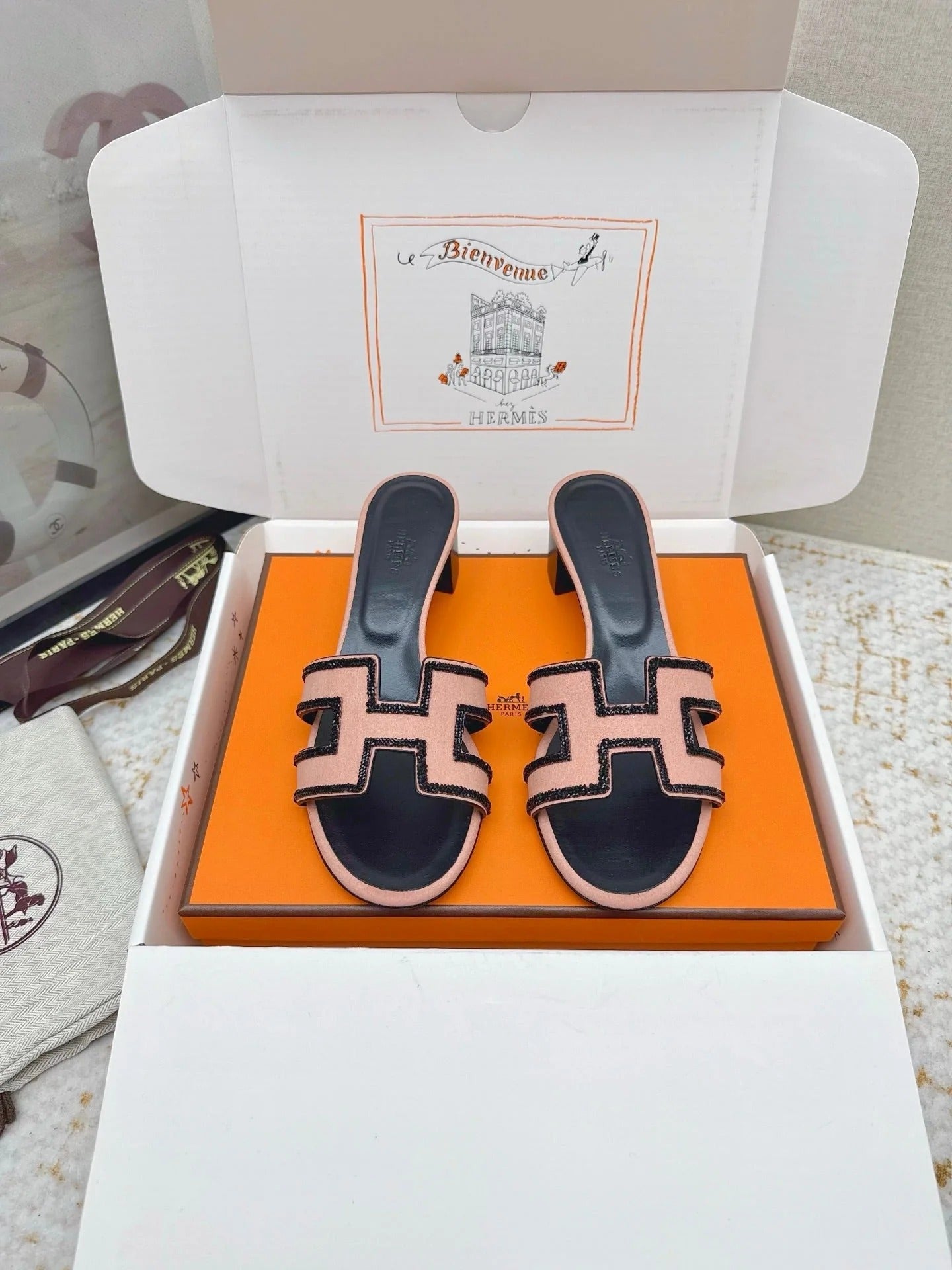 HM 26ss Oran Sandals 50 Light Pink Black Sheepskin Rhinestone 625235