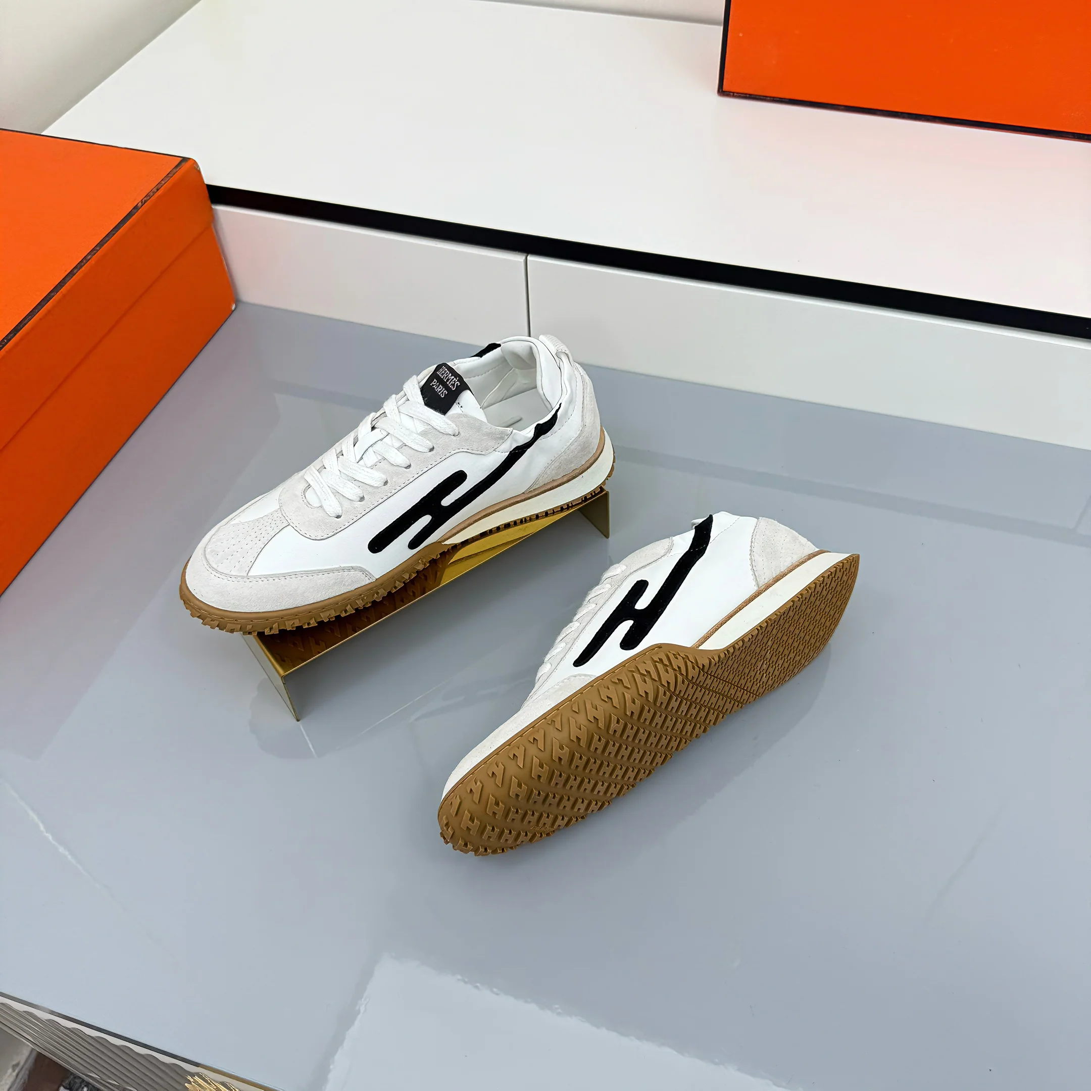HM 2026 Casual Sneakers Beige White Suede 667357
