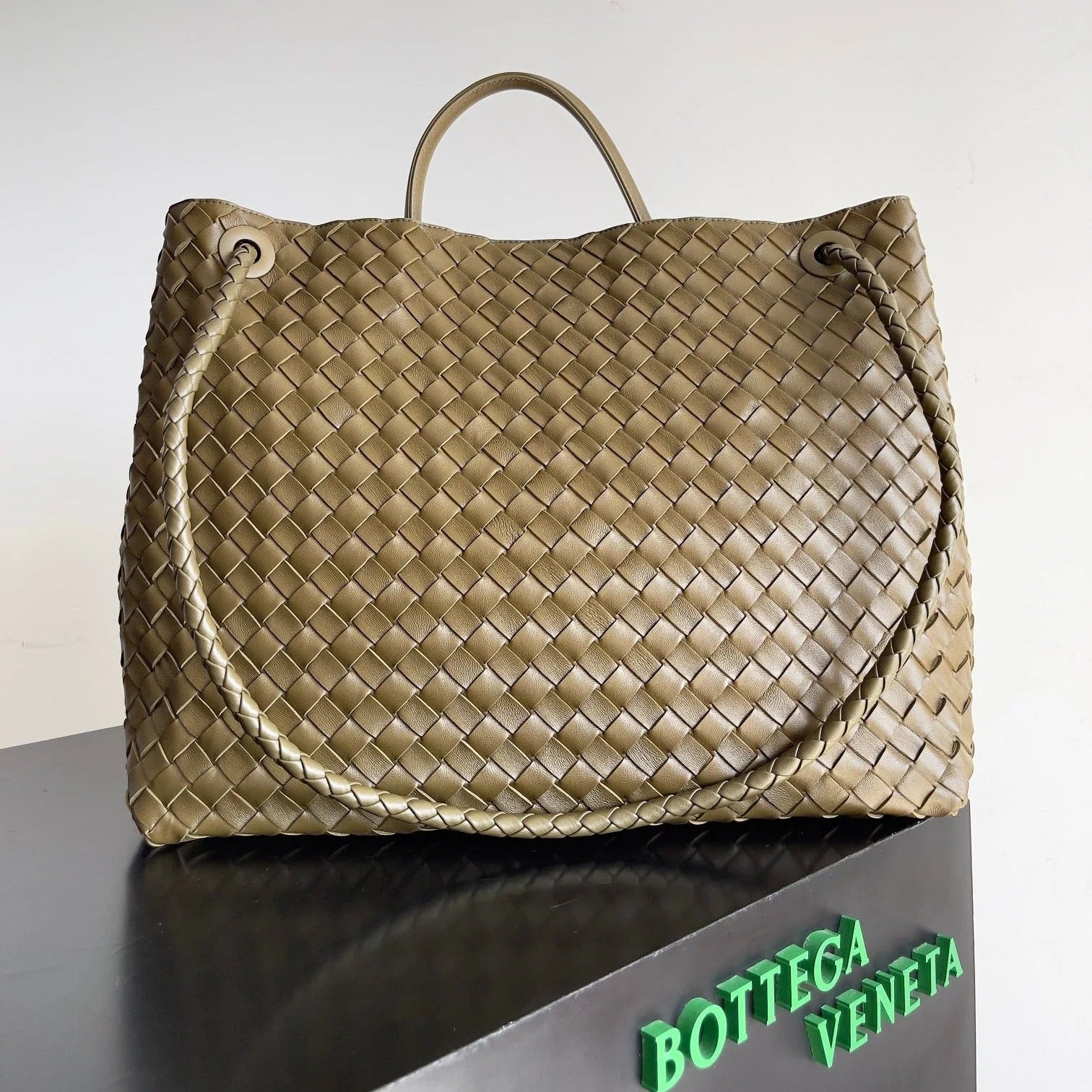 Bottega Veneta 2026 Andiamo Bag 42cm Muddy Brown Nappa Leather
