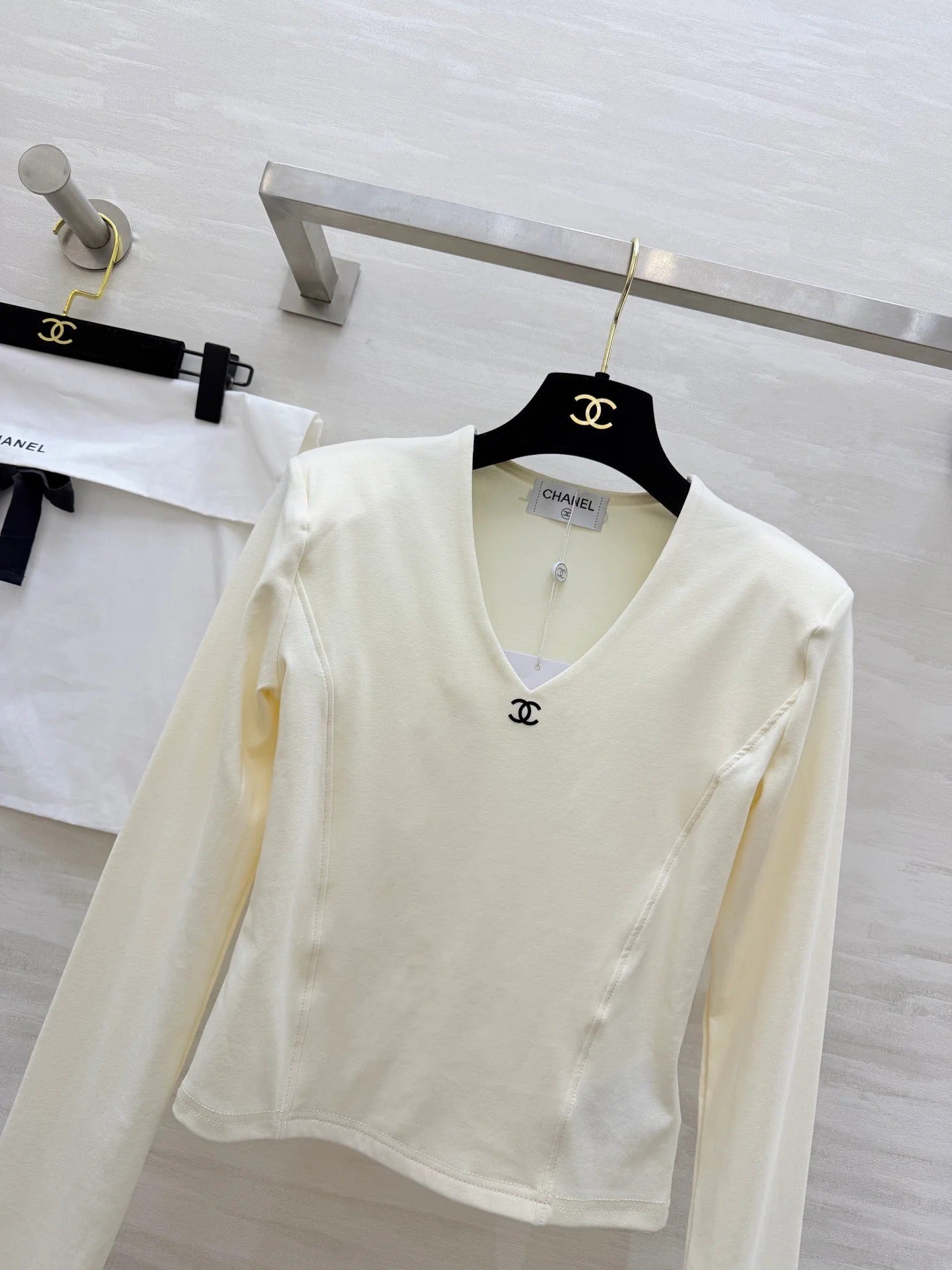Chanel 2026 V-Neck Long-Sleeve Top Black and Off-white Cotton