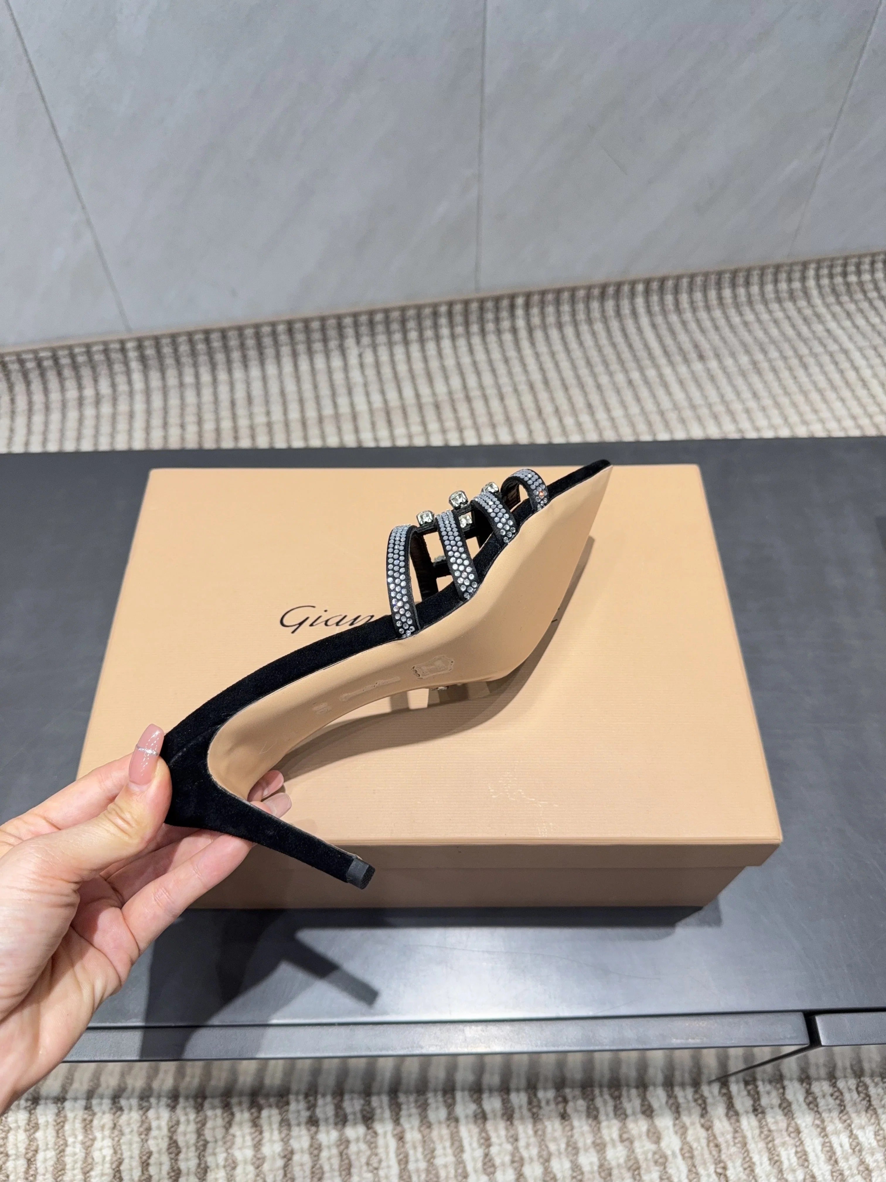Gianvito Rossi 26SS High Heeled Sandals 100 Black Beige Sheepskin 613826