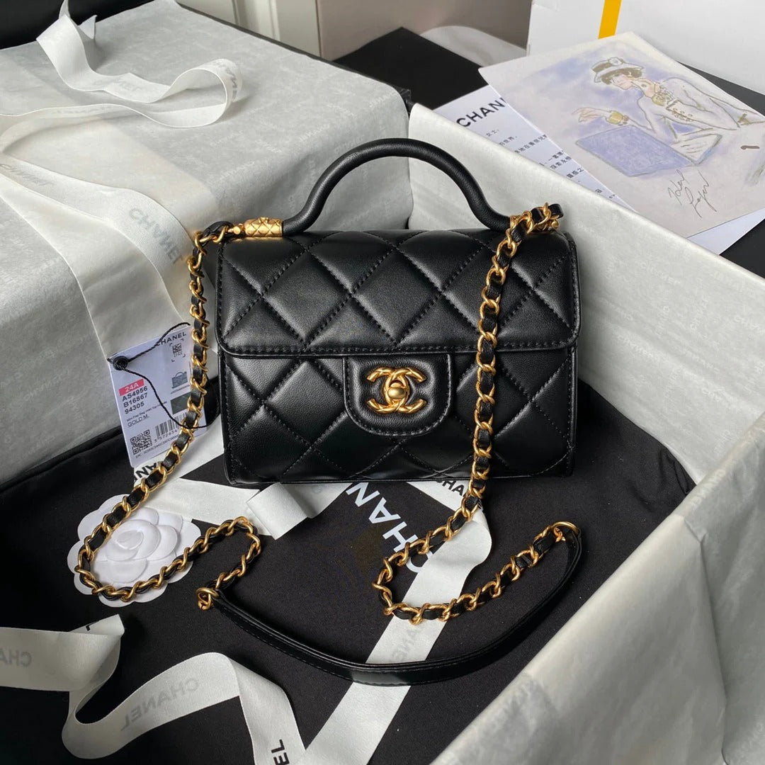 CC  25S FLAP BAG 18 CM IN BLACK LAMBSKIN WITH TOP HANDLE
