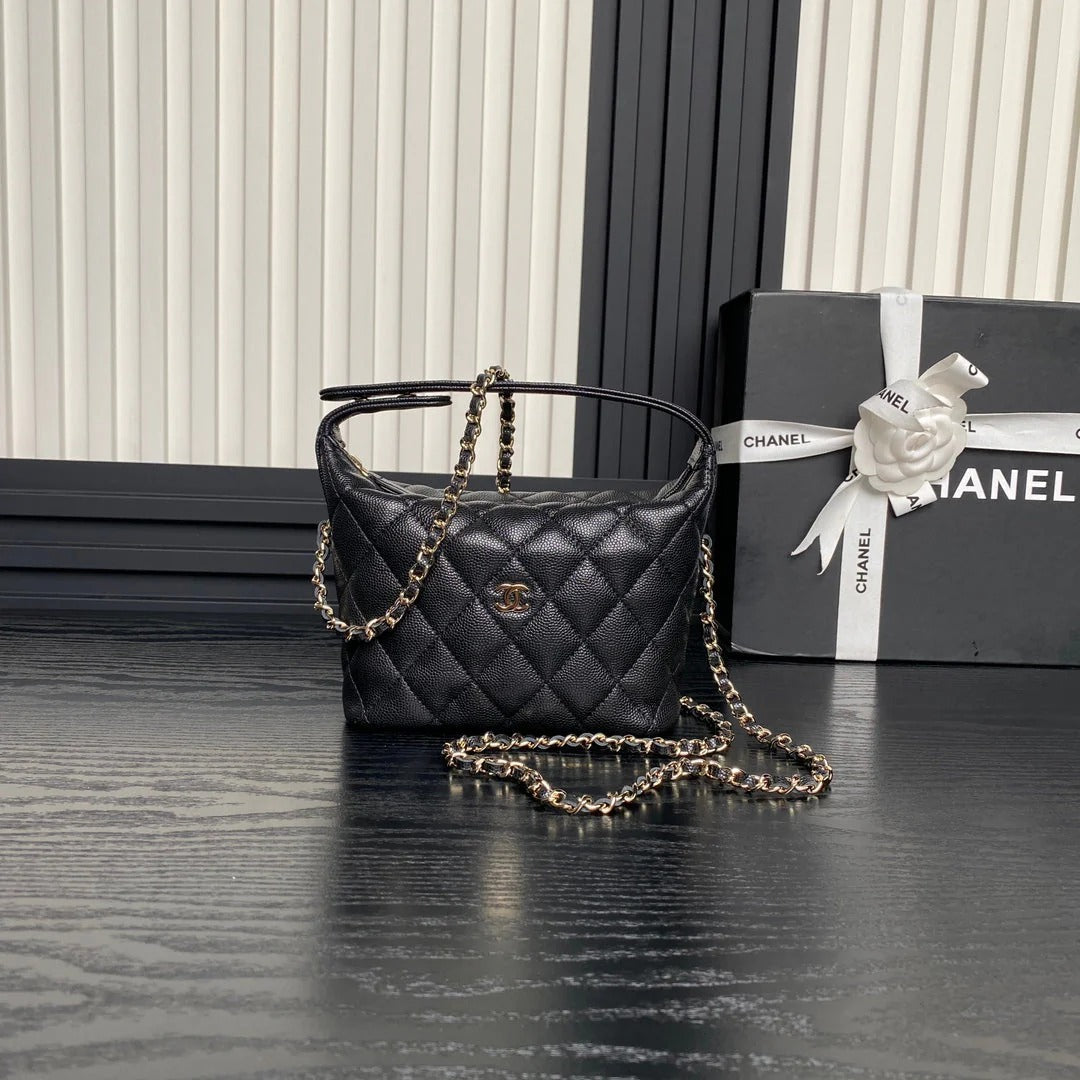 HOBO BAG 21 IN BLACK GRAINED CALFSKIN GOLD HARDWARE
