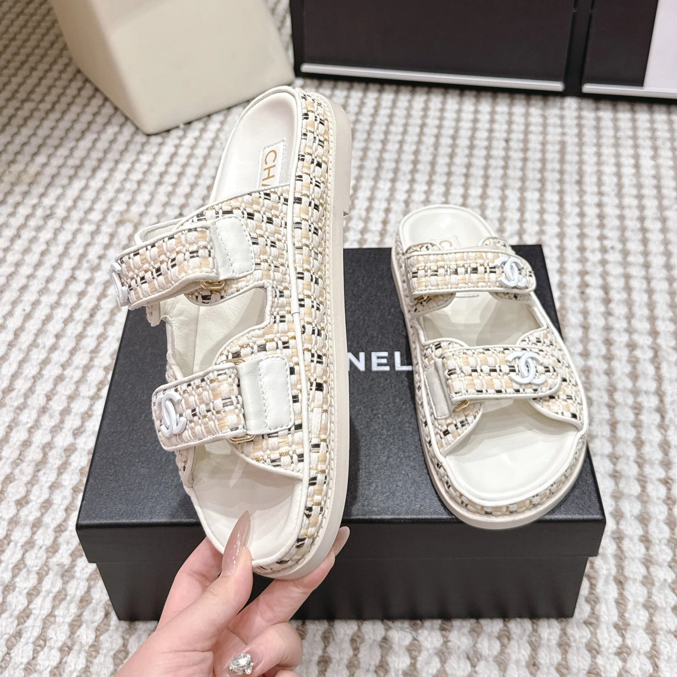 CC 26s Sandals Beige Leather Raffia 632397