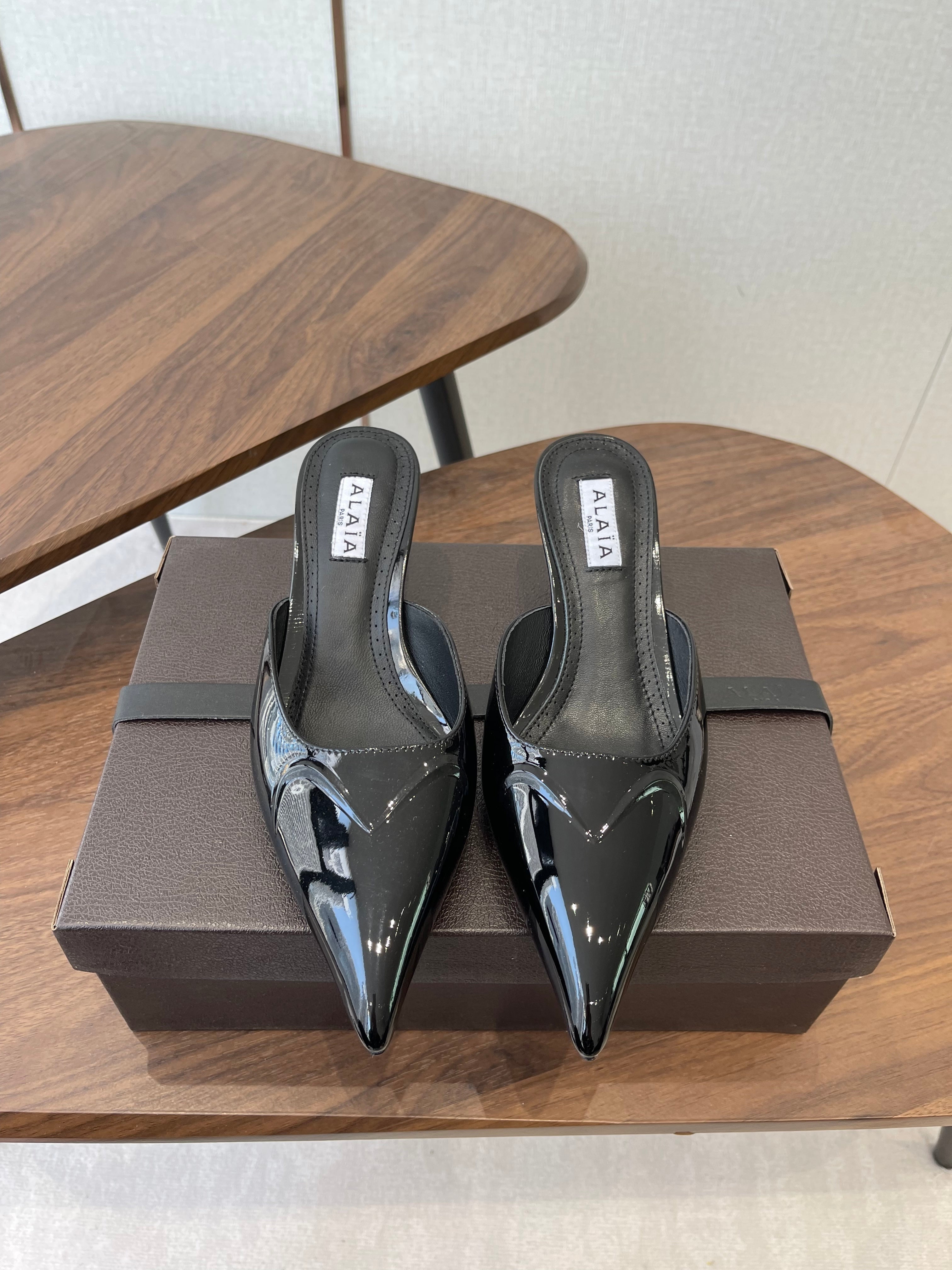 Alaia 26 Pointed-toe Mules 50 Black Patent Leather 624912