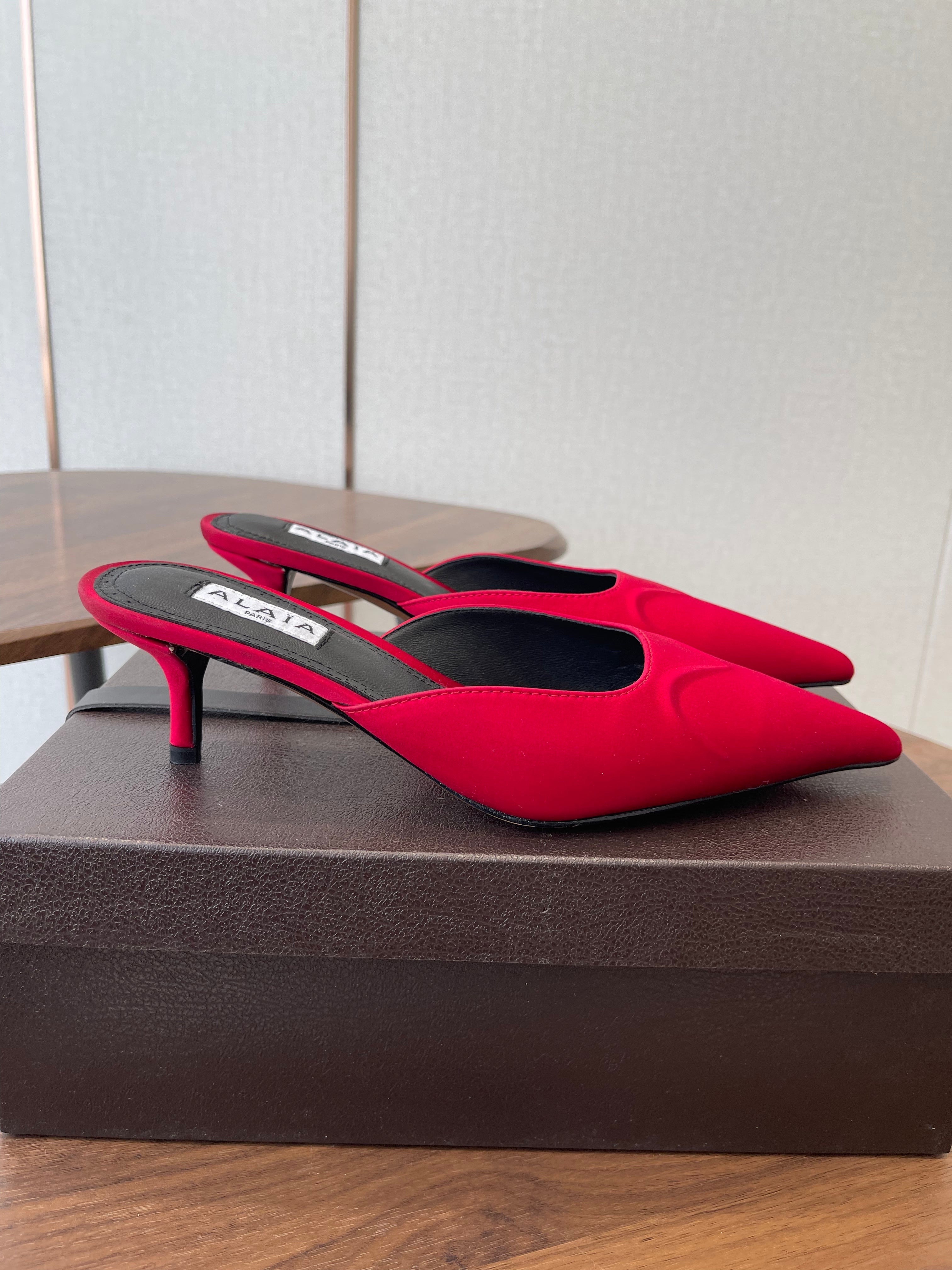 Alaia 26 Pointed-toe Mules 50 Red Sheepskin 624910