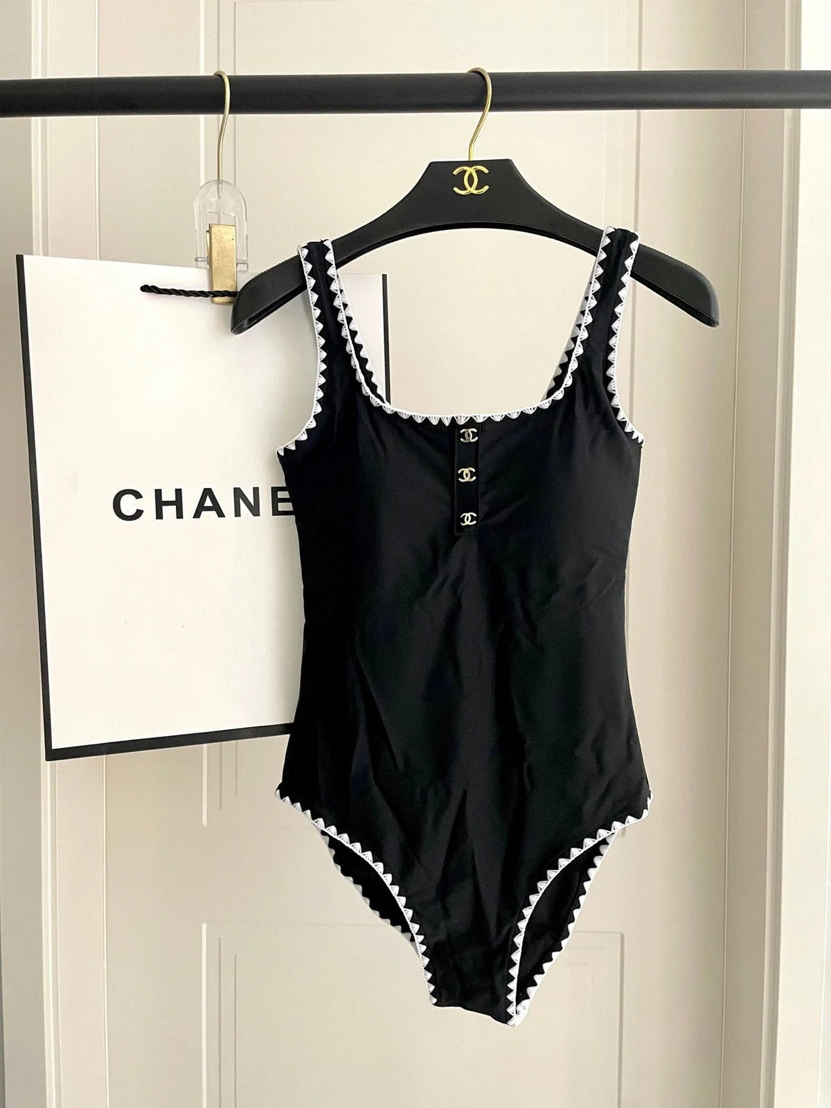 CC BIKINI SWIMSUIT SET IN BLACK AND WHITE TRIM 622173