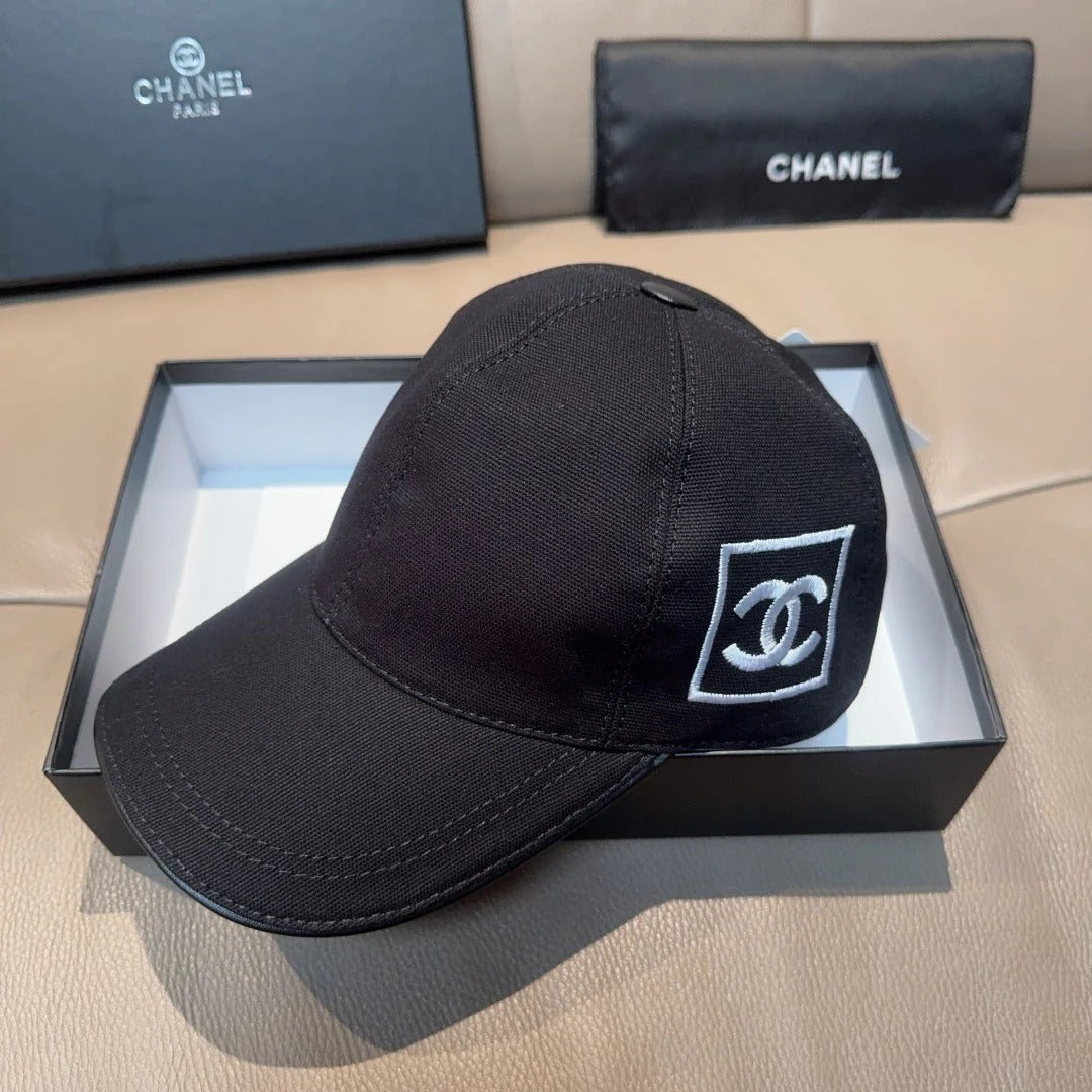BASEBALL HAT IN BLACK DOUBLE C EMBROIDERED 674174