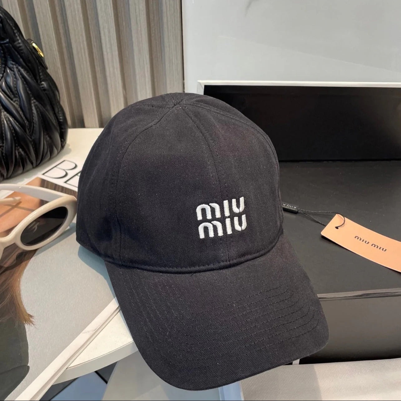 MM BASEBALL CAP IN BLACK FABRIC BRAND EMBROIDERY
