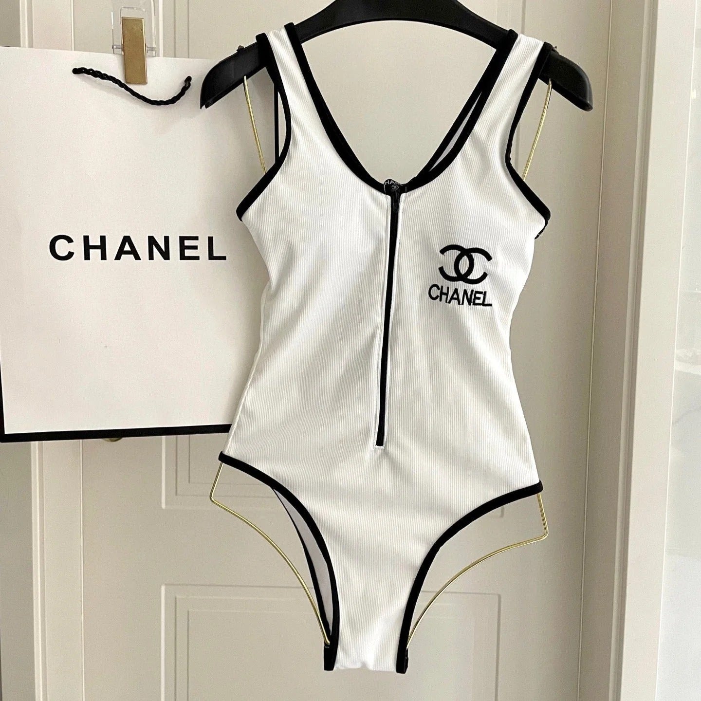 CC BIKINI SWIMSUIT SET IN WHITE AND BLACK TRIM 604254
