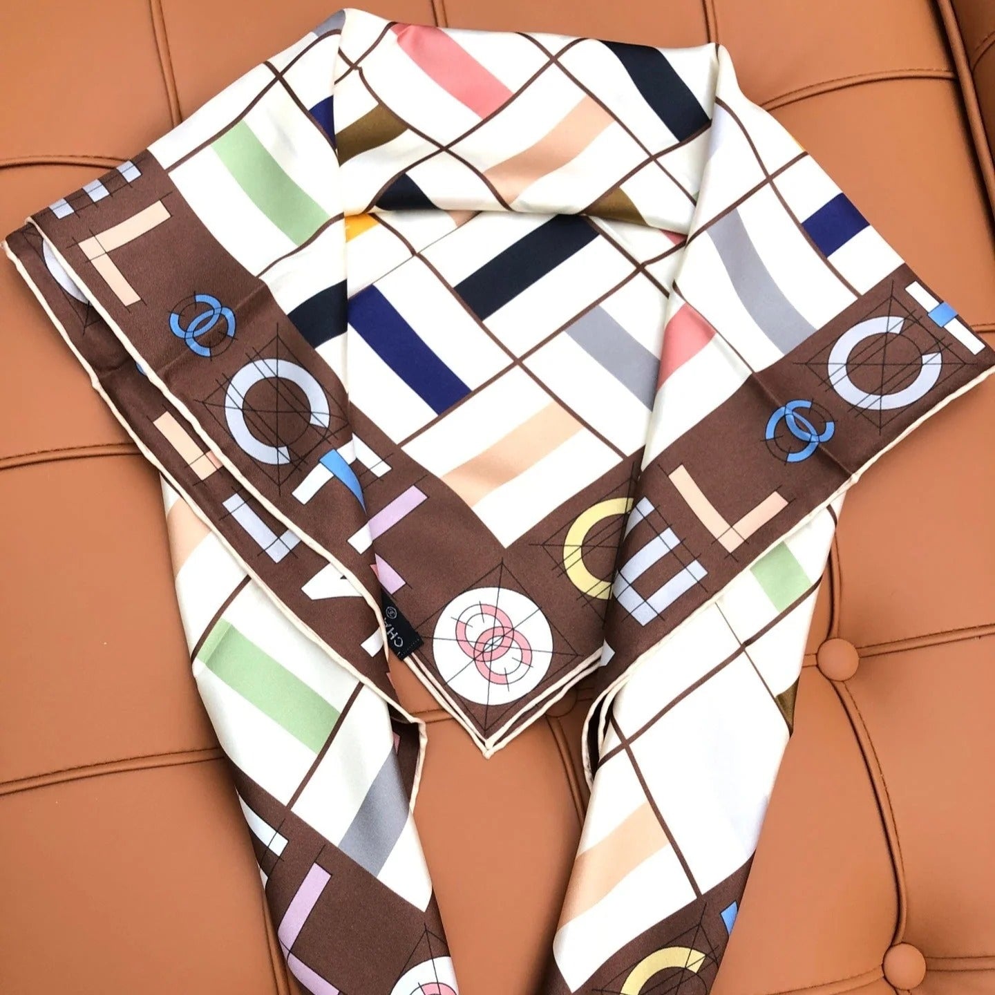 CHANEL 25S SCARF 90 IN SILK 704586
